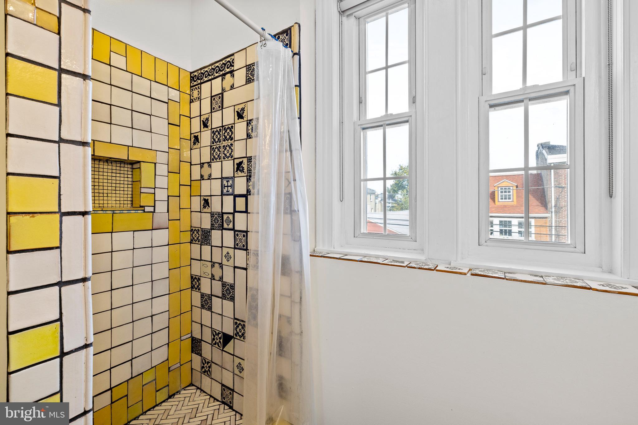 1036-38 Crease STREET