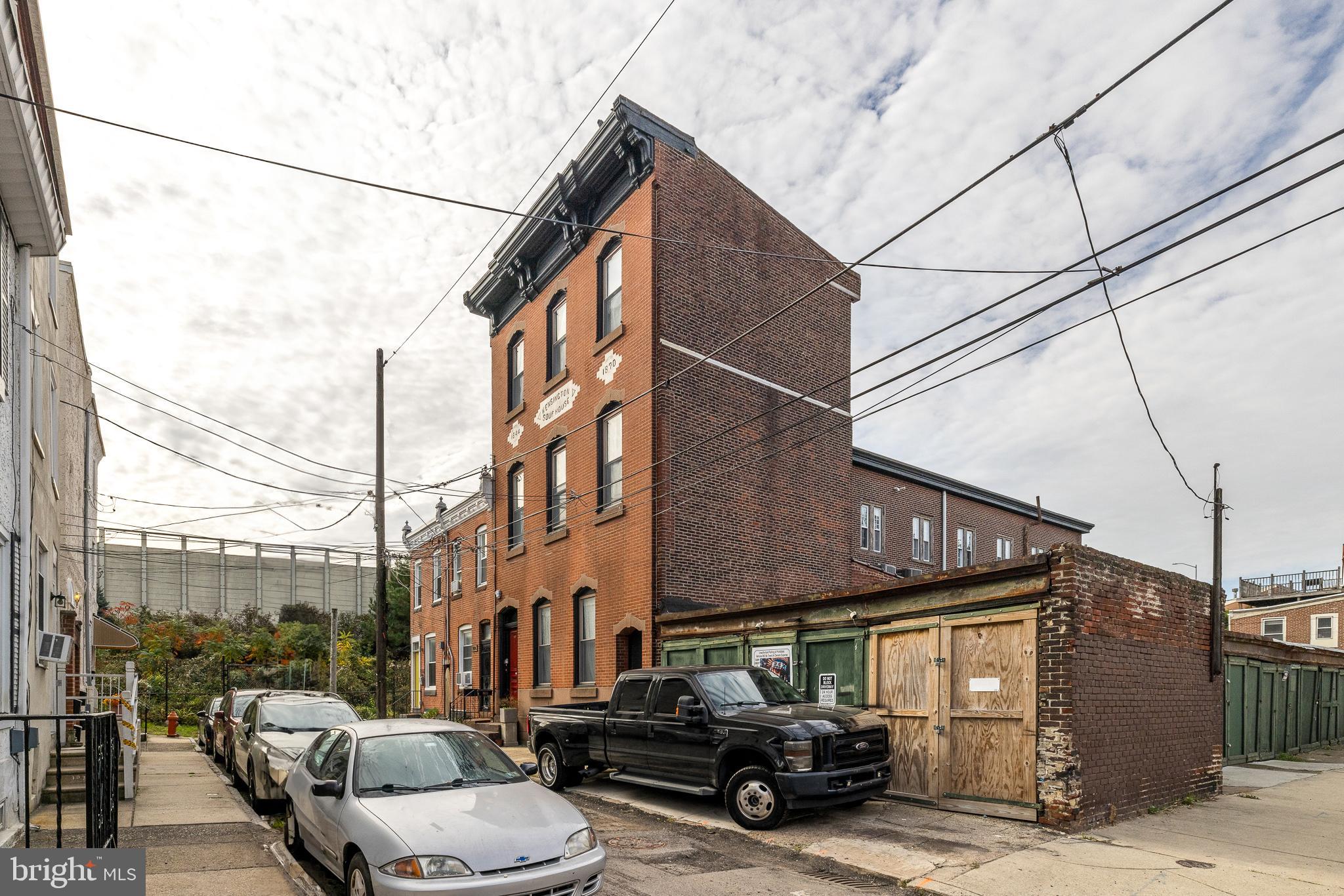 1036-38 Crease STREET