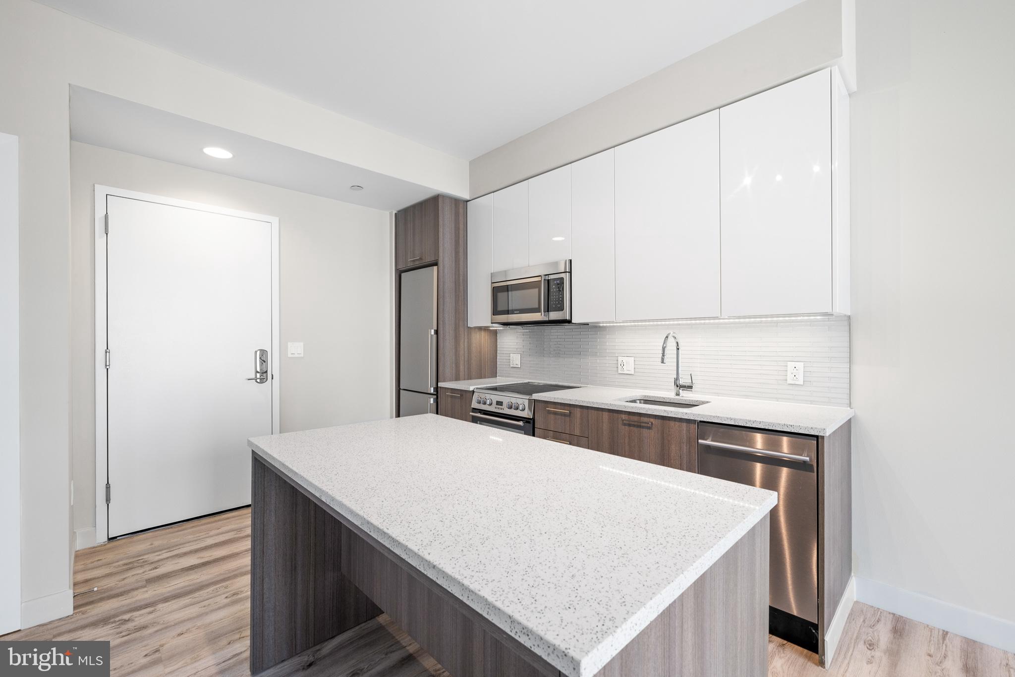 1213 Walnut STREET Unit: 910