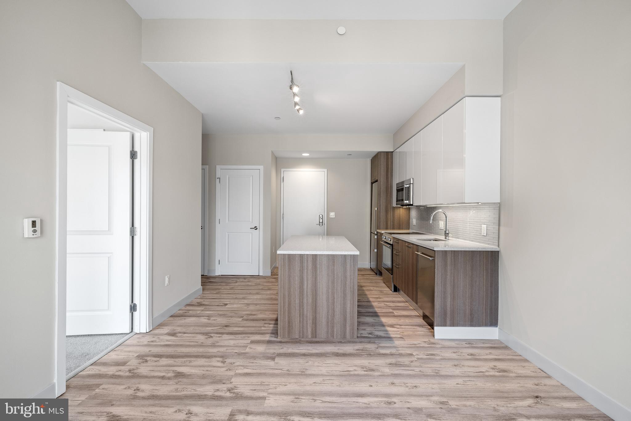 1213 Walnut STREET Unit: 910