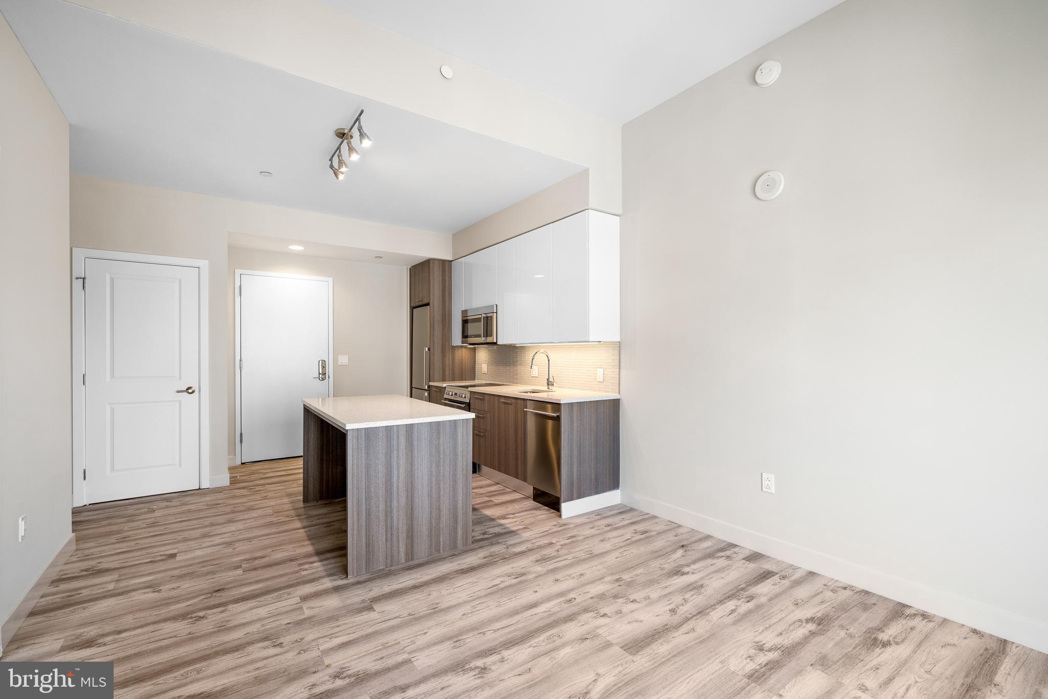 1213 Walnut STREET Unit: 910