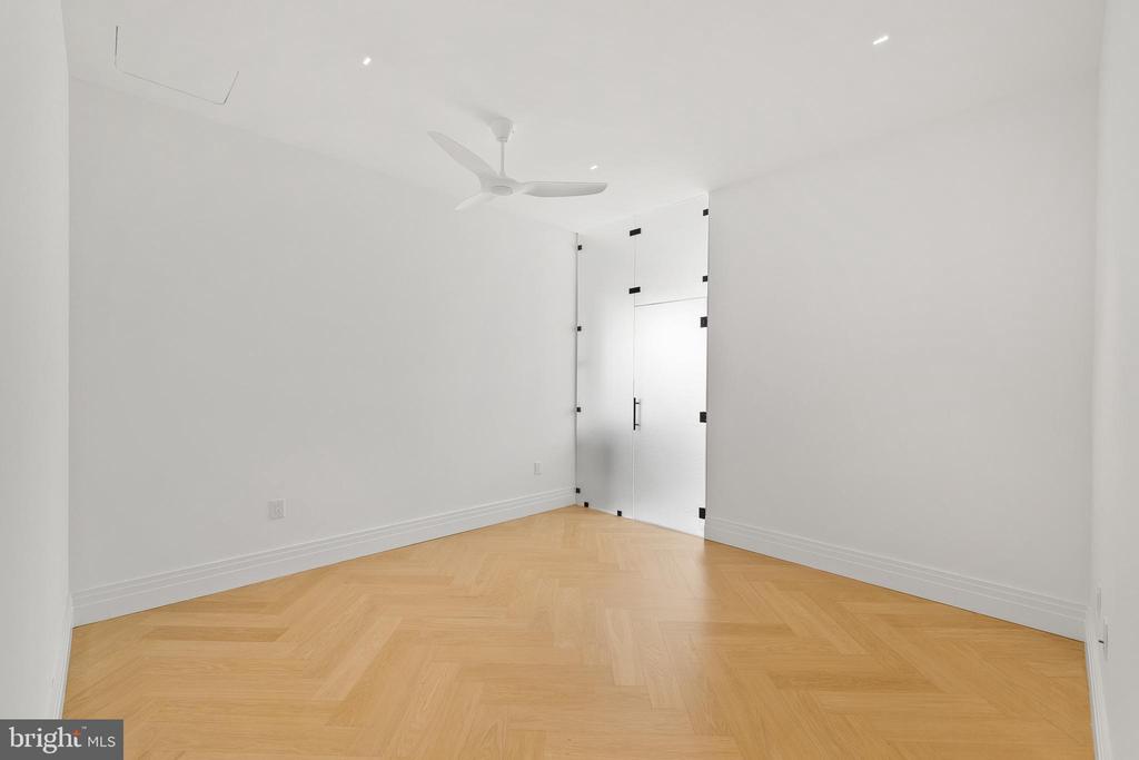 1401 Spruce St Unit: PHI