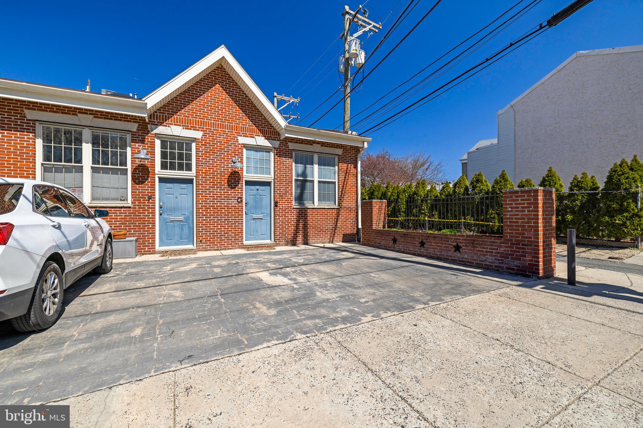 1301 N Front St #G