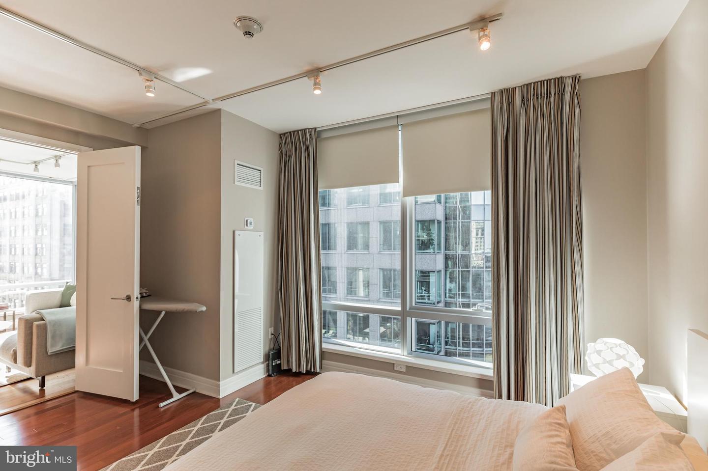 1414 S PENN SQ #16G