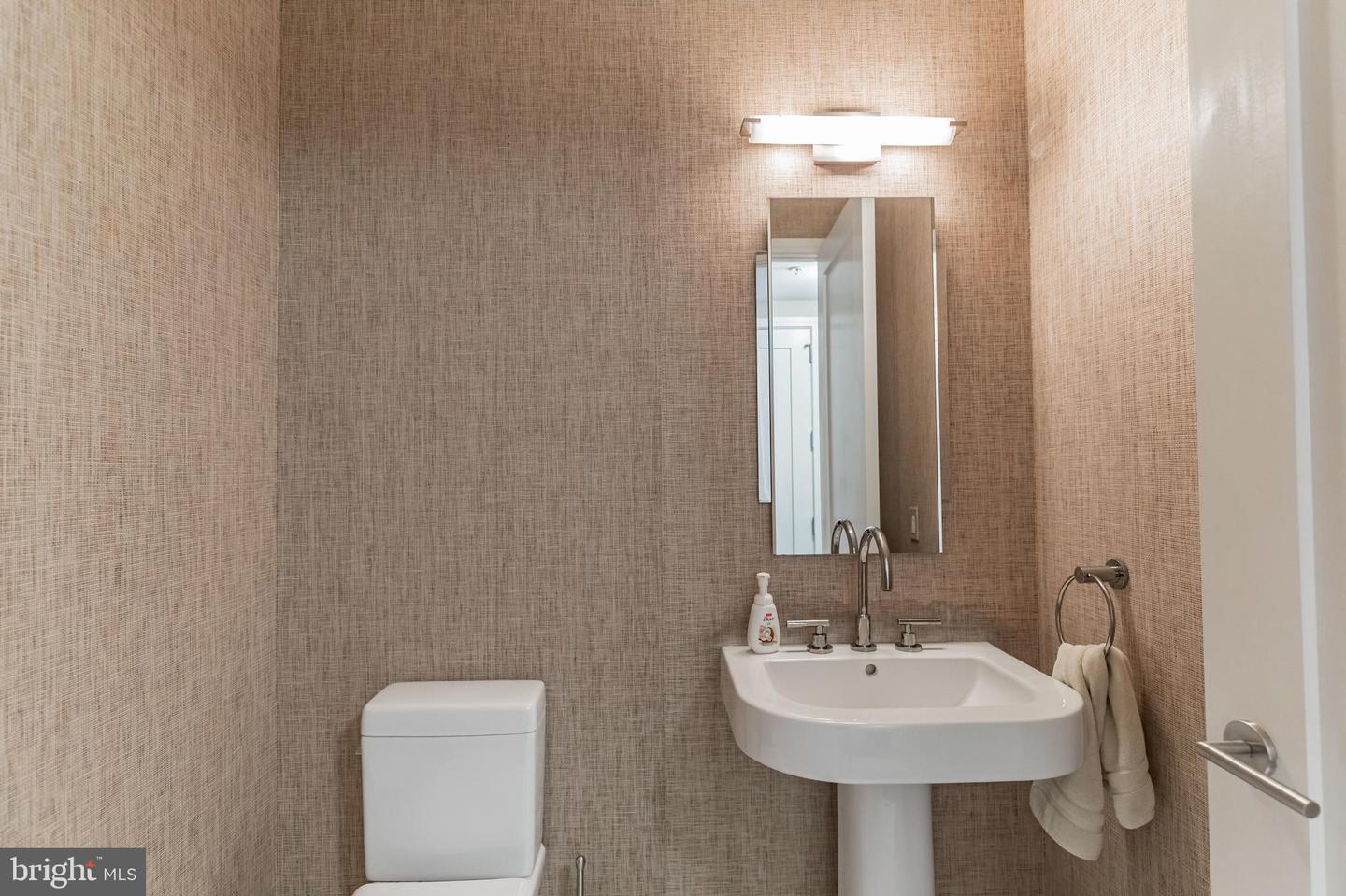 1414 S PENN SQ #16G