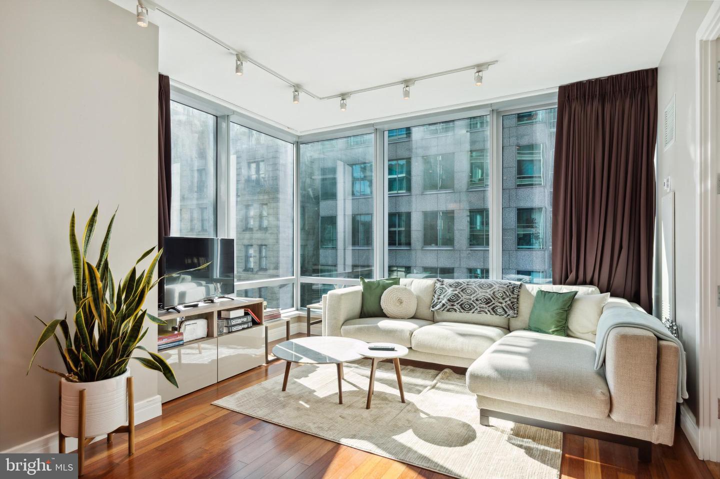 1414 S PENN SQ #16G