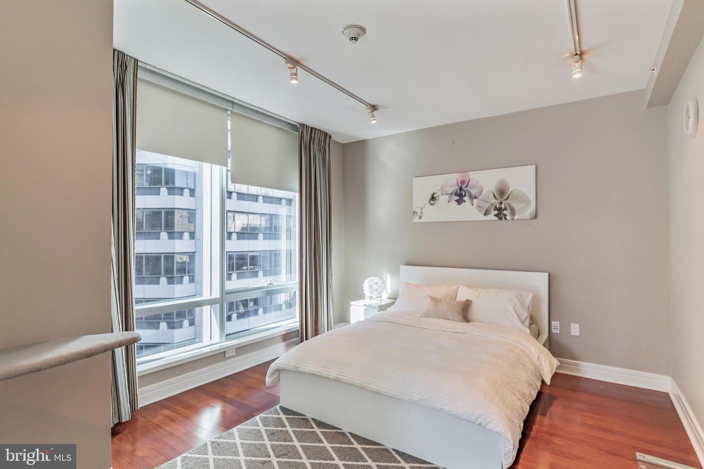 1414 S PENN SQ #16G