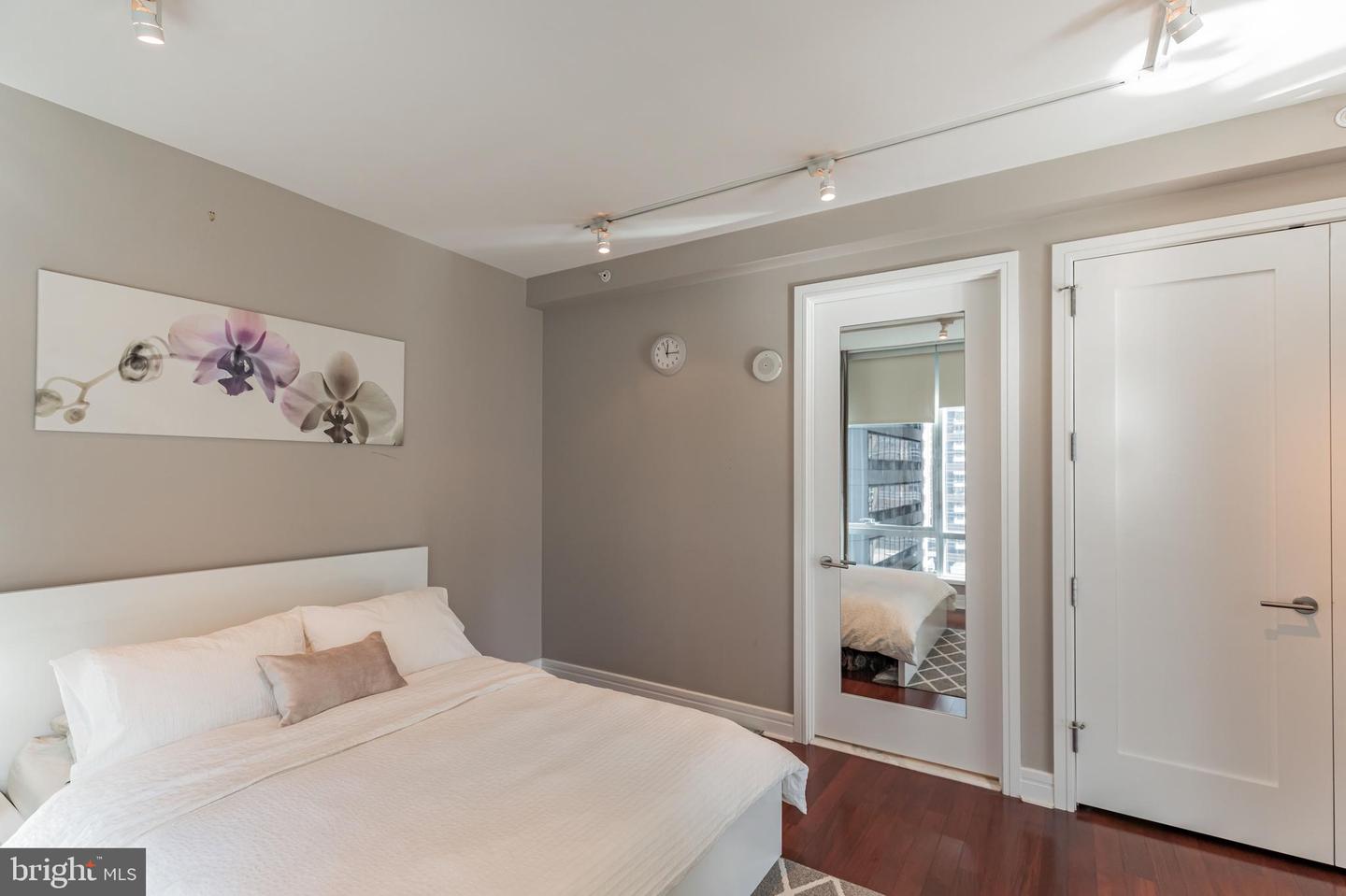 1414 S PENN SQ #16G