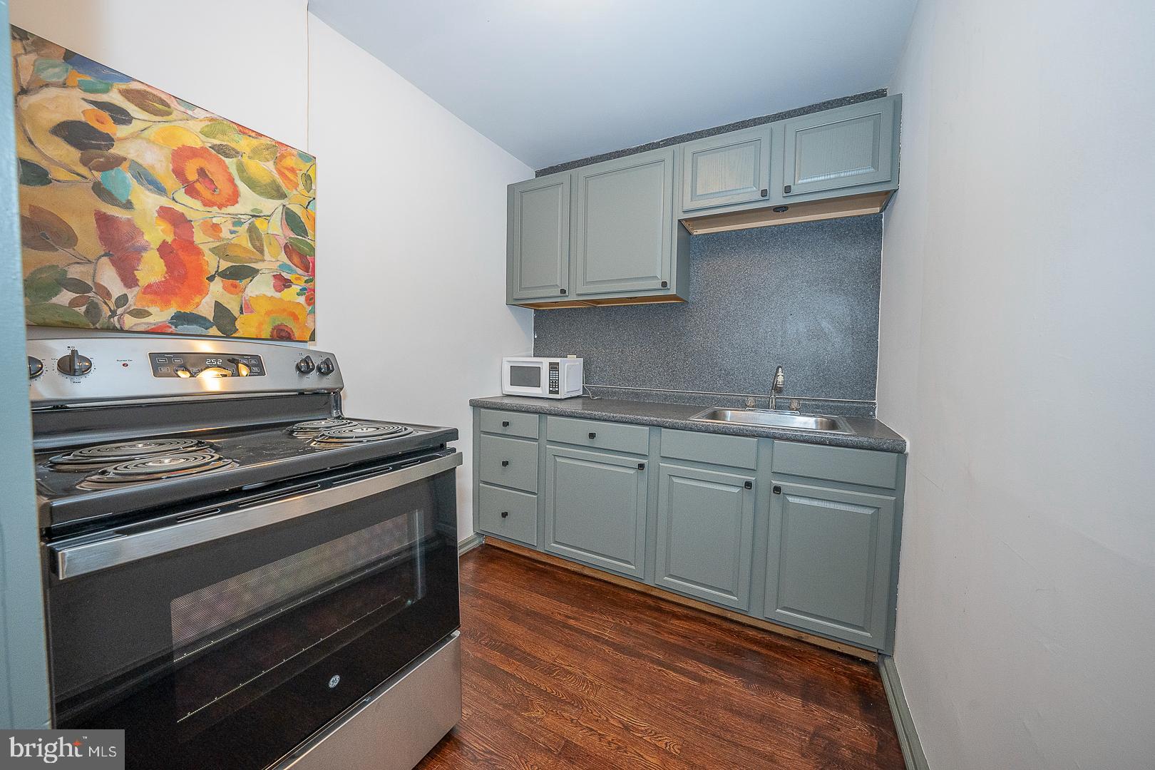 2713 E Clearfield St