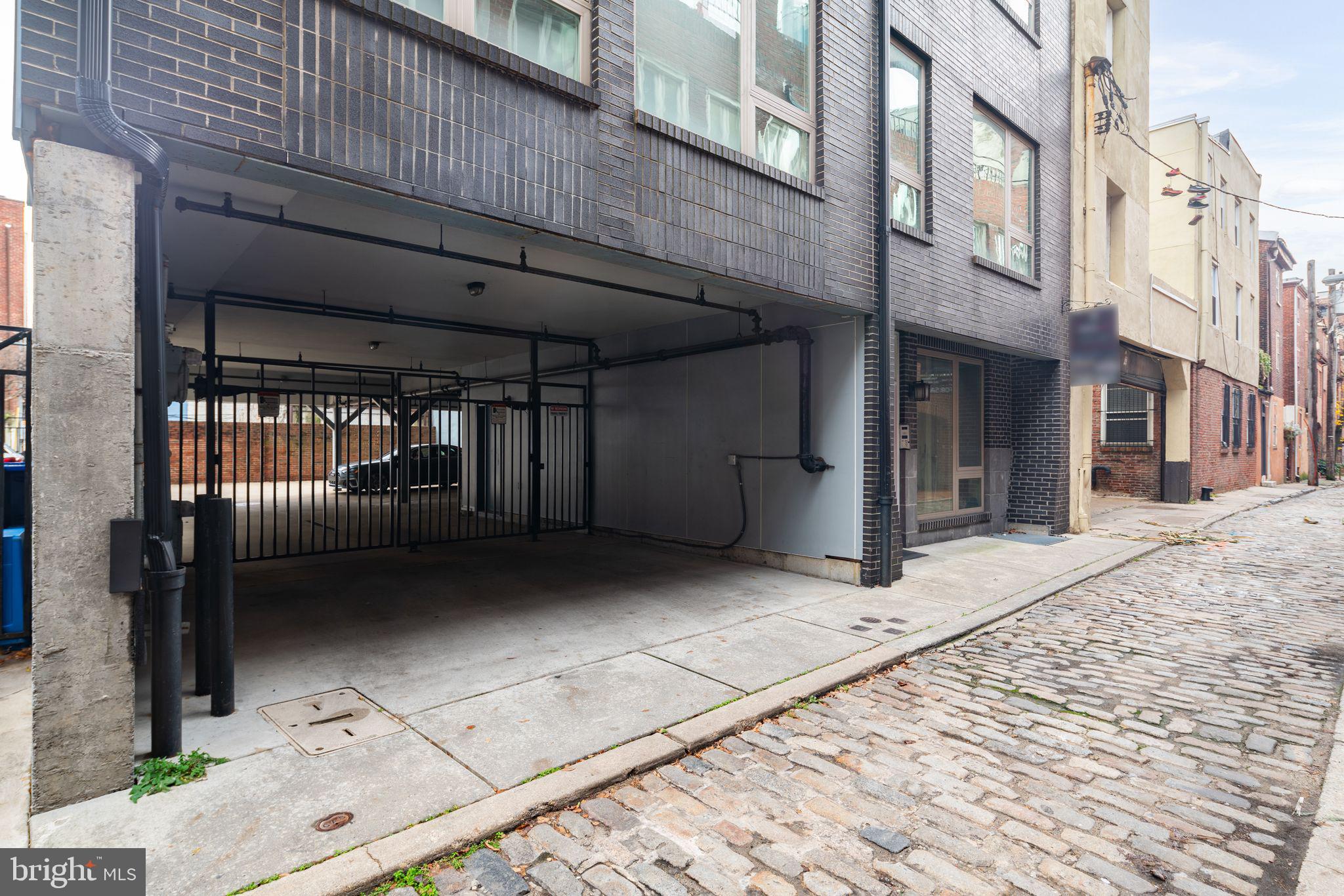110-112 NAUDAIN ST #4