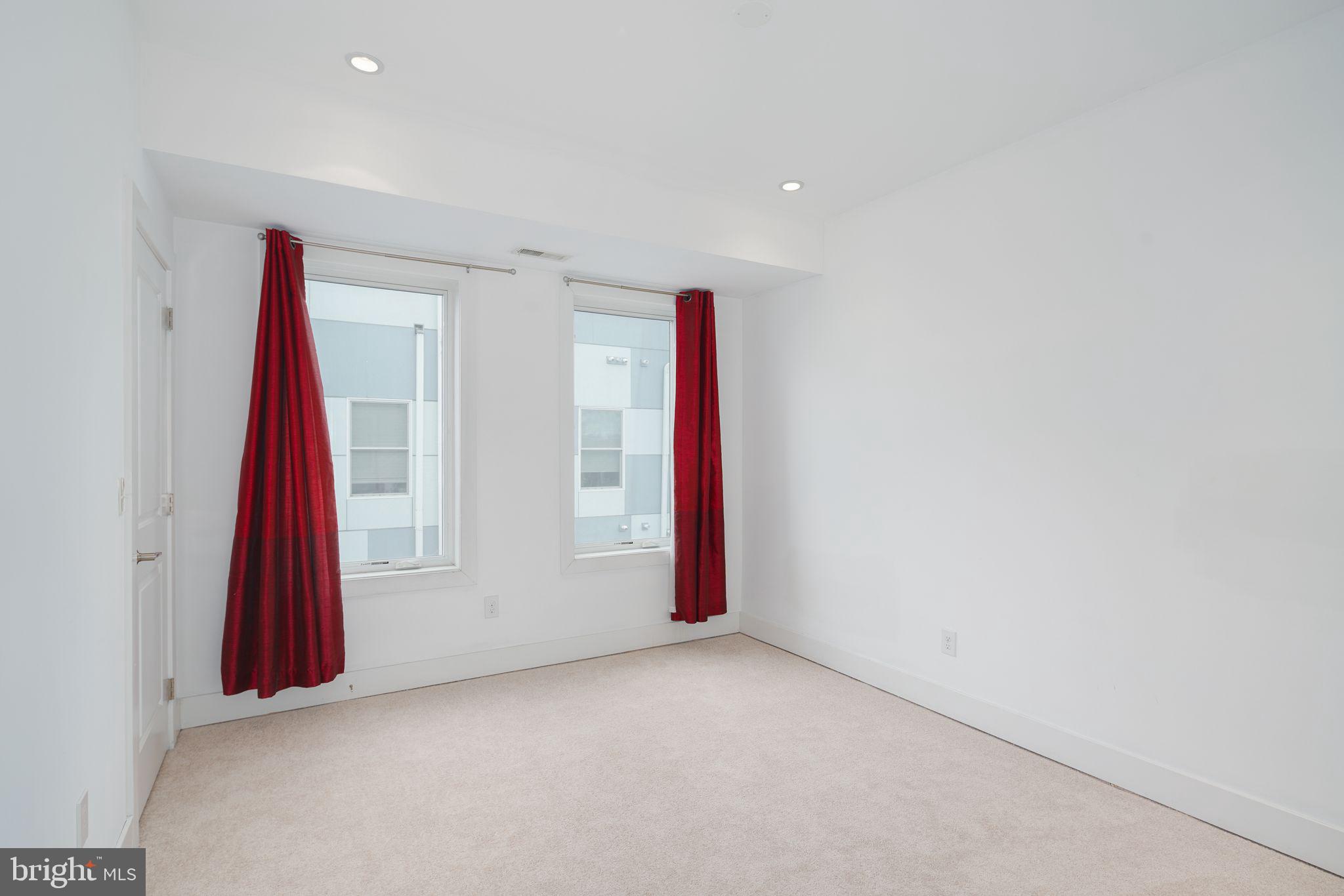 110-112 NAUDAIN ST #4