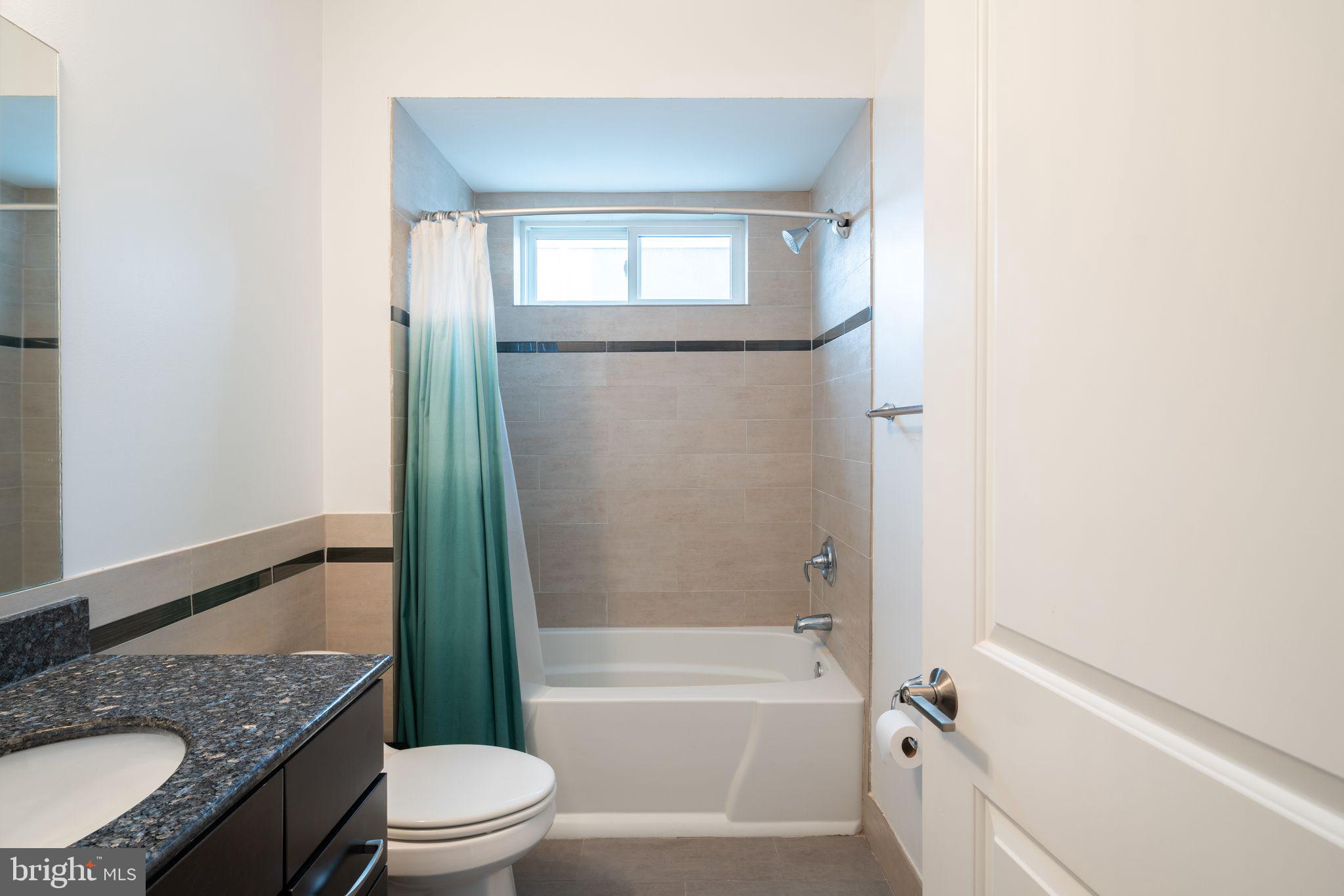 110-112 NAUDAIN ST #4