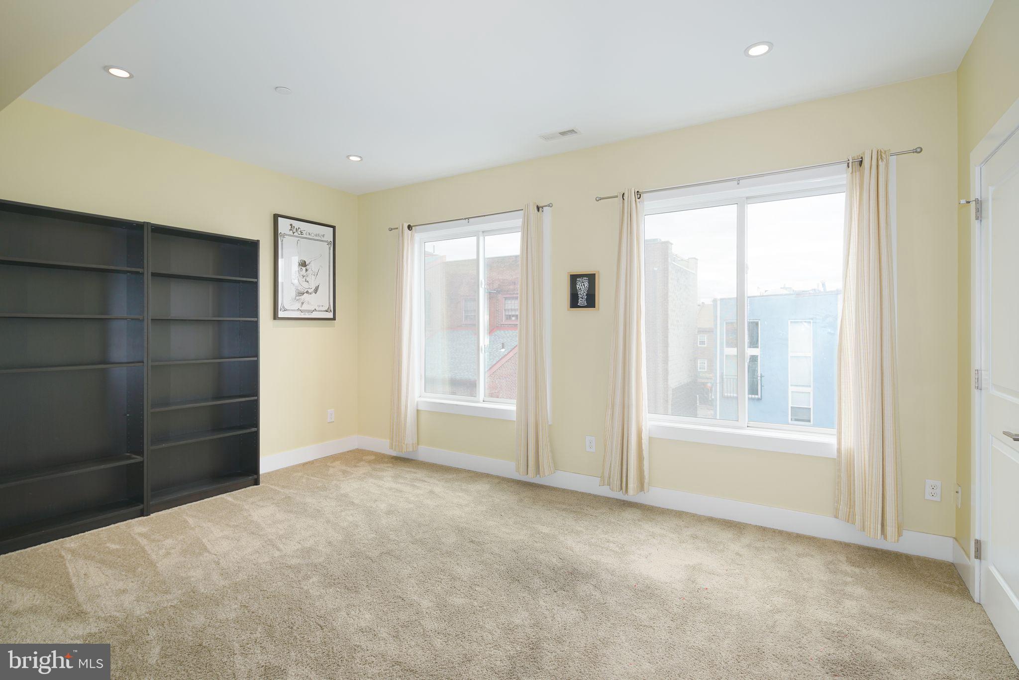 110-112 NAUDAIN ST #4