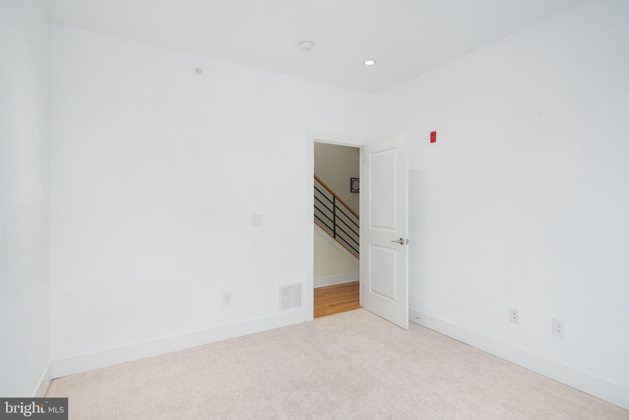 110-112 NAUDAIN ST #4