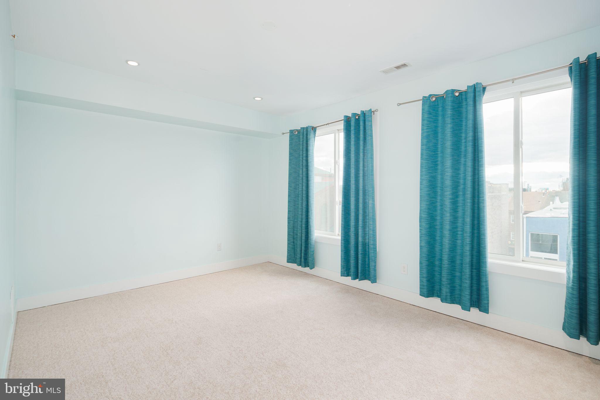 110-112 NAUDAIN ST #4
