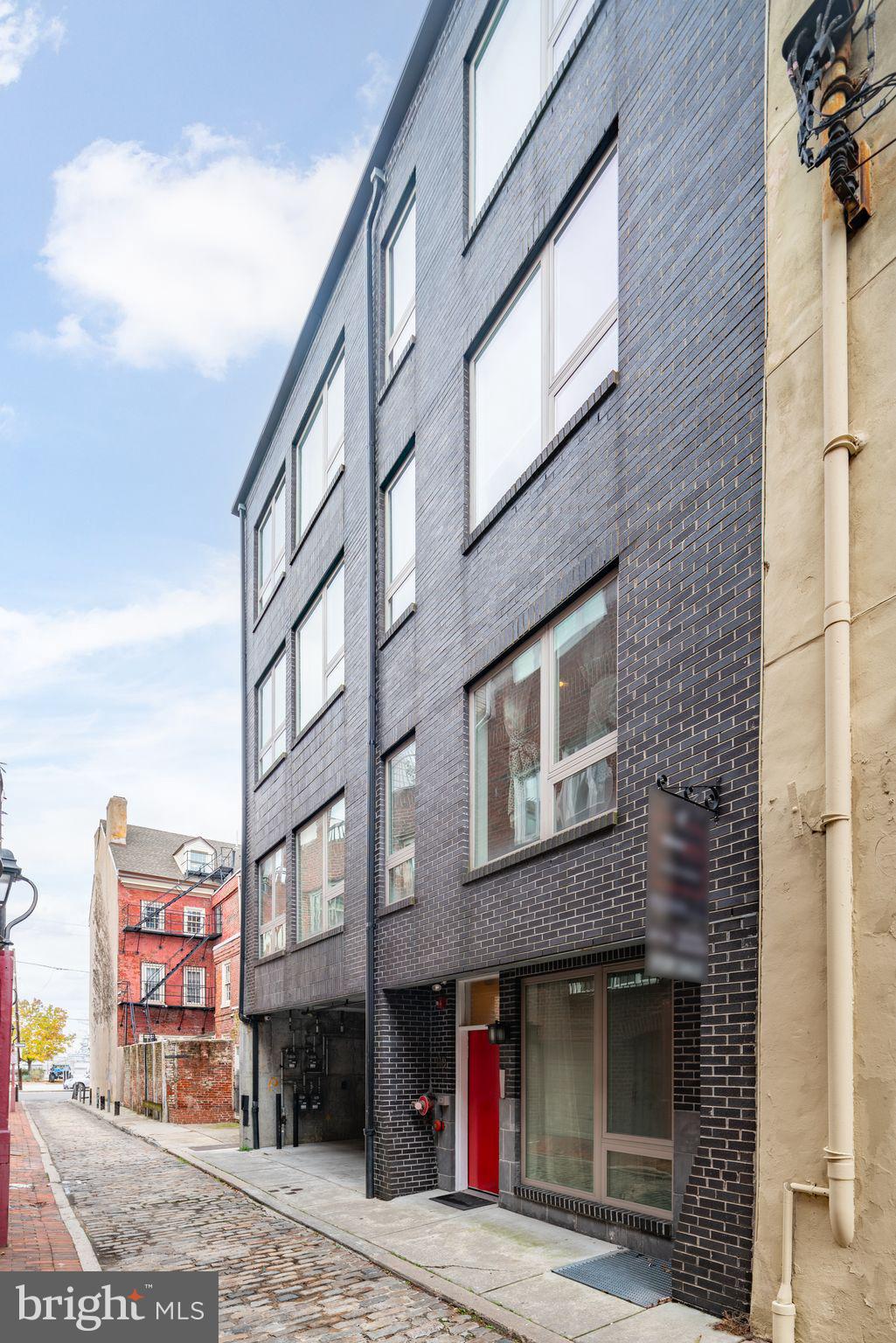 110-112 NAUDAIN ST #4