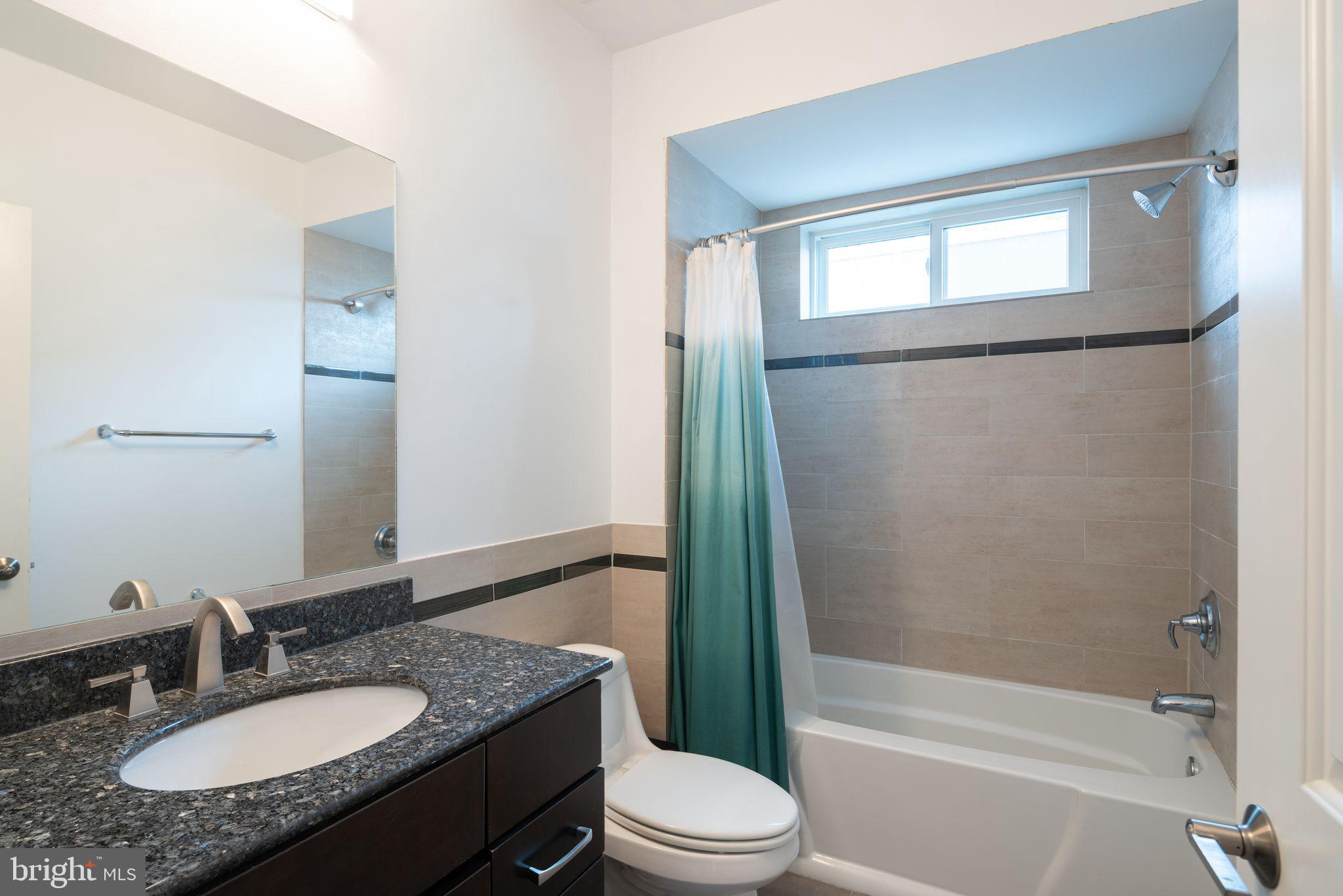110-112 NAUDAIN ST #4