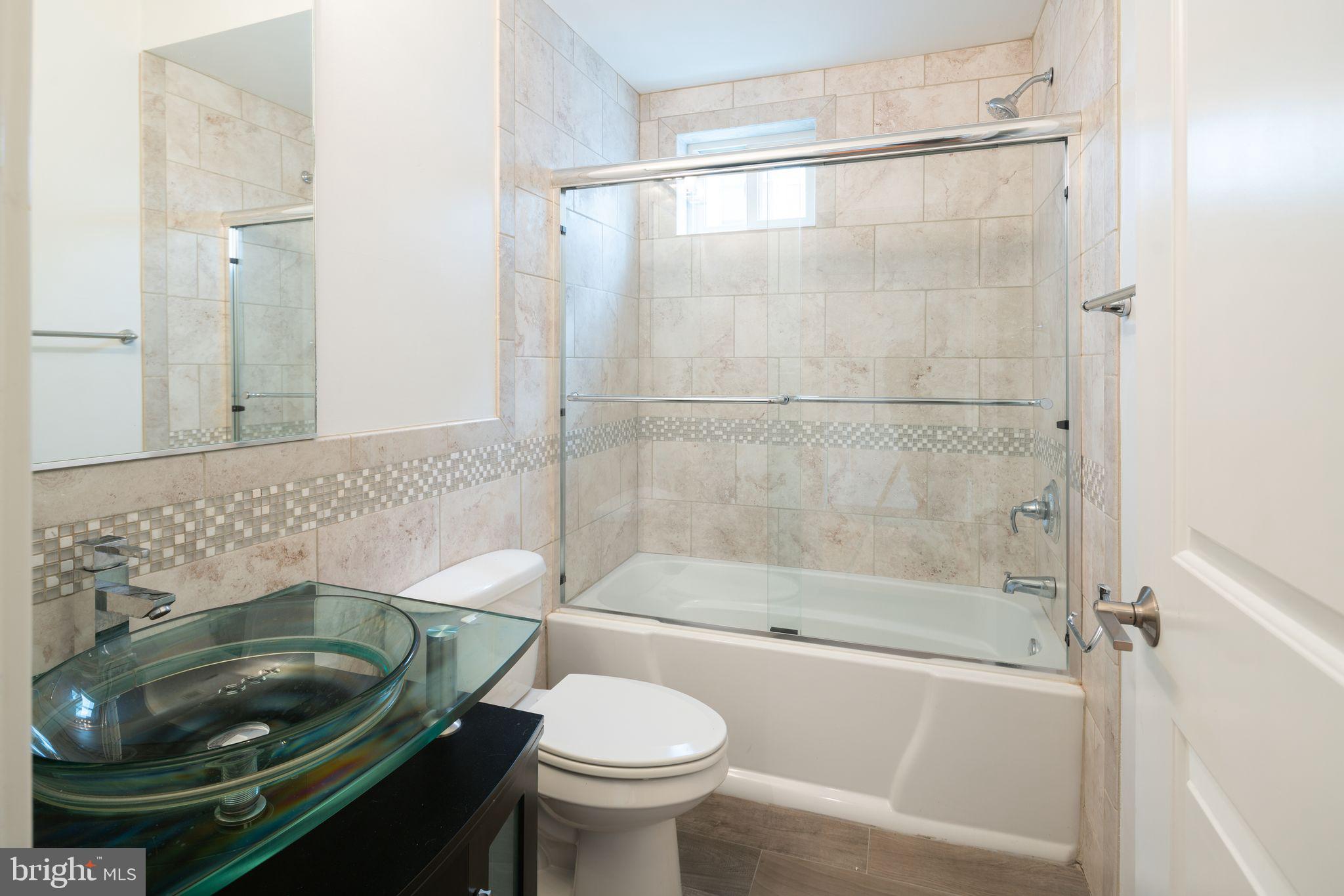110-112 NAUDAIN ST #4