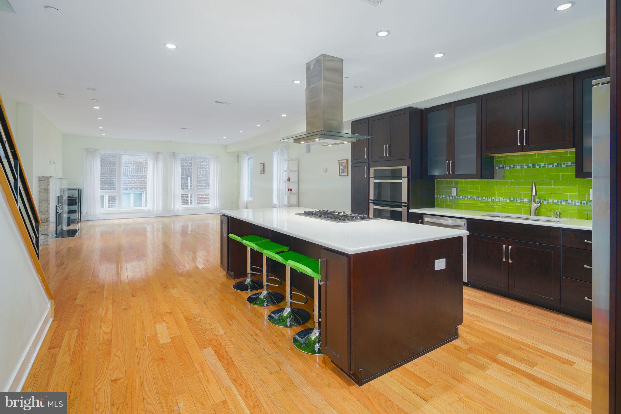 110-112 NAUDAIN ST #4