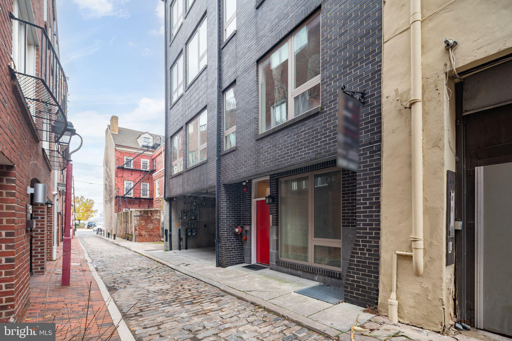 110-112 NAUDAIN ST #4