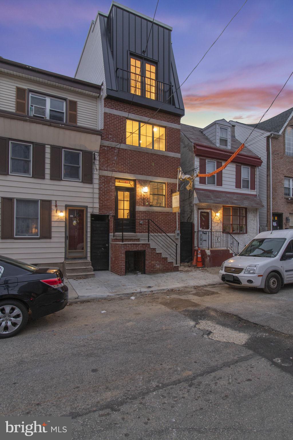 709 E Thompson St