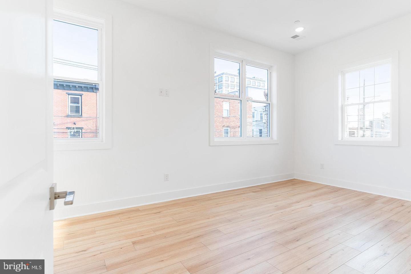 2100 N Hancock St #3