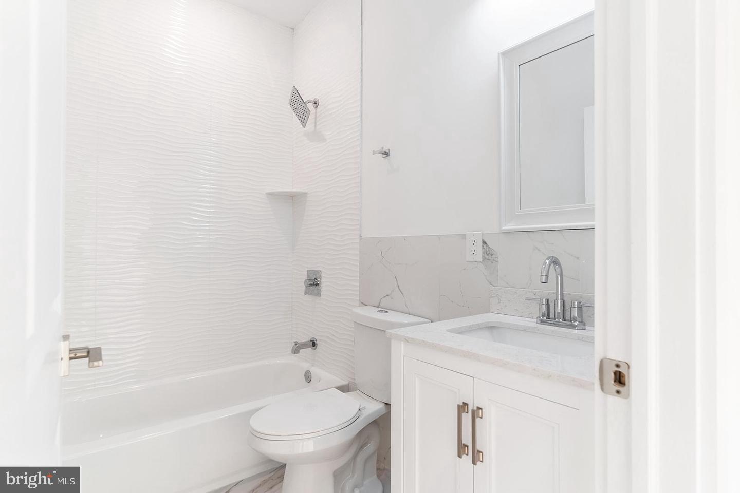 2100 N Hancock St #3