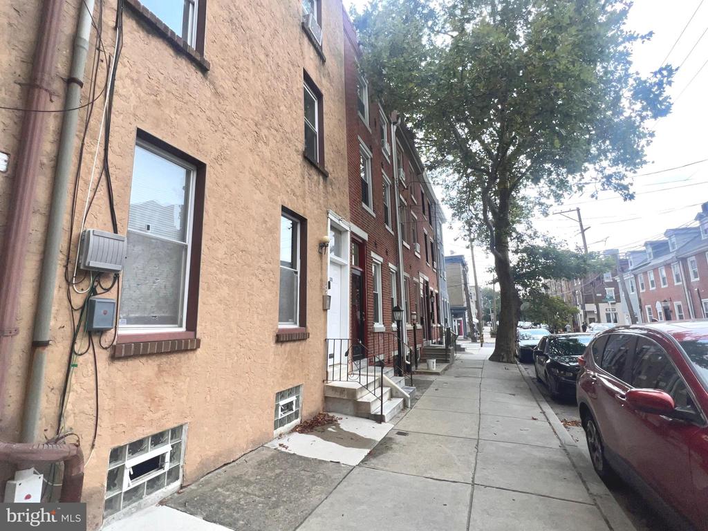 1309 MARLBOROUGH ST #2F