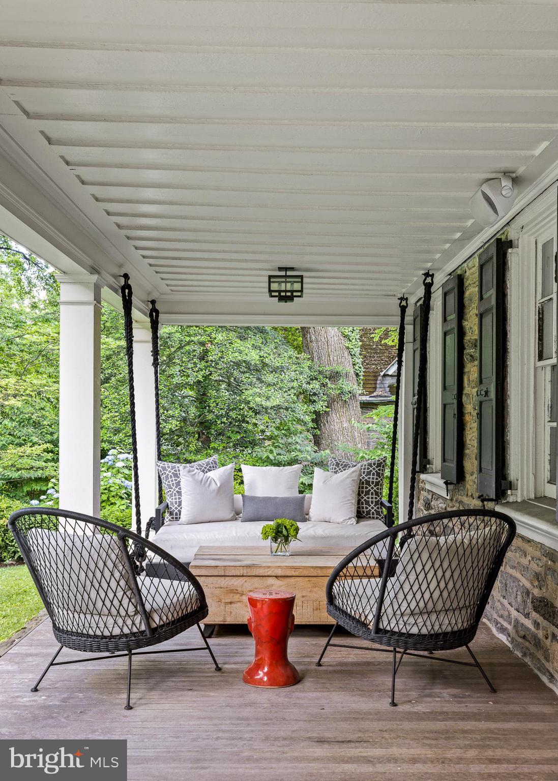 104 W Mermaid Lane