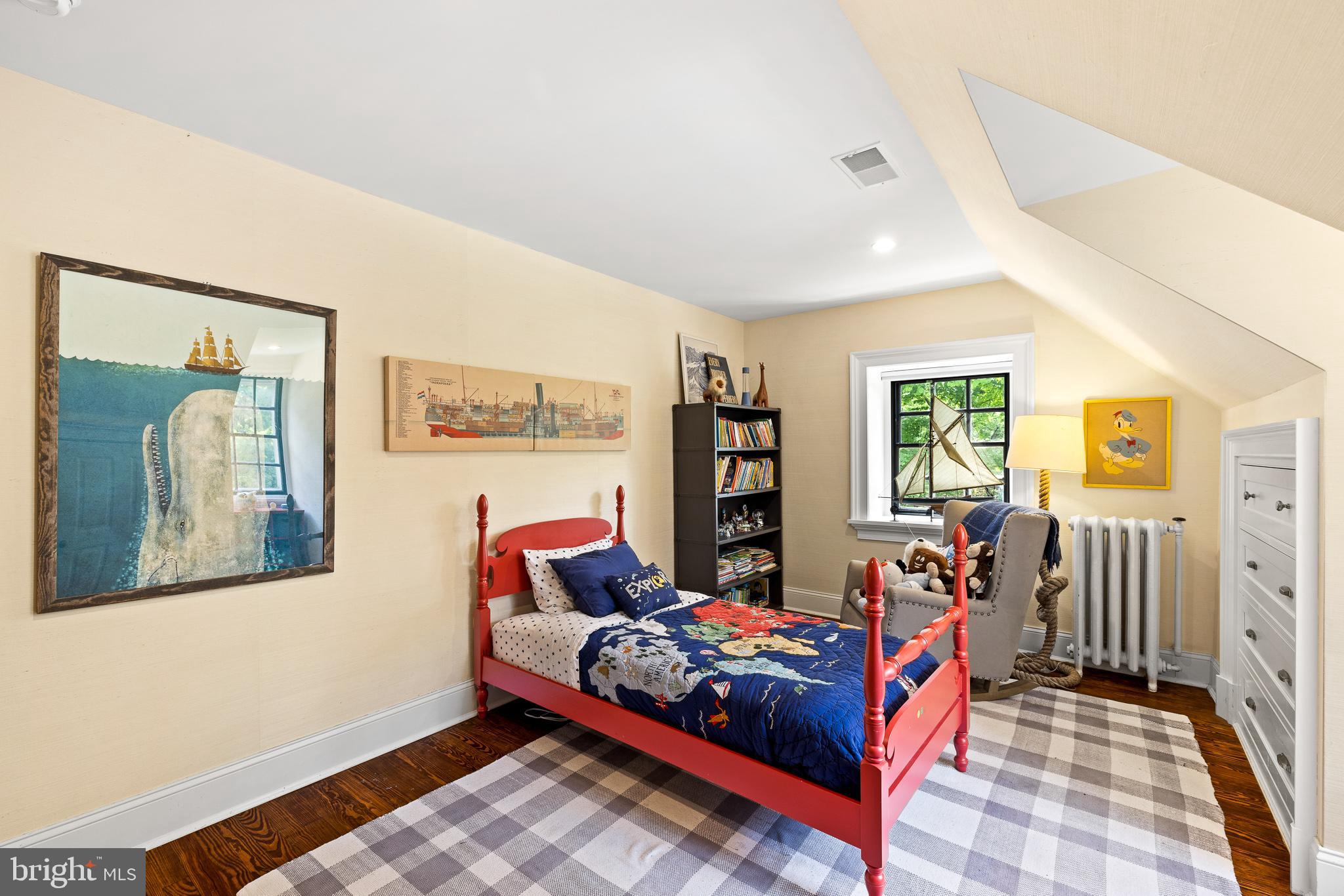 104 W Mermaid Lane