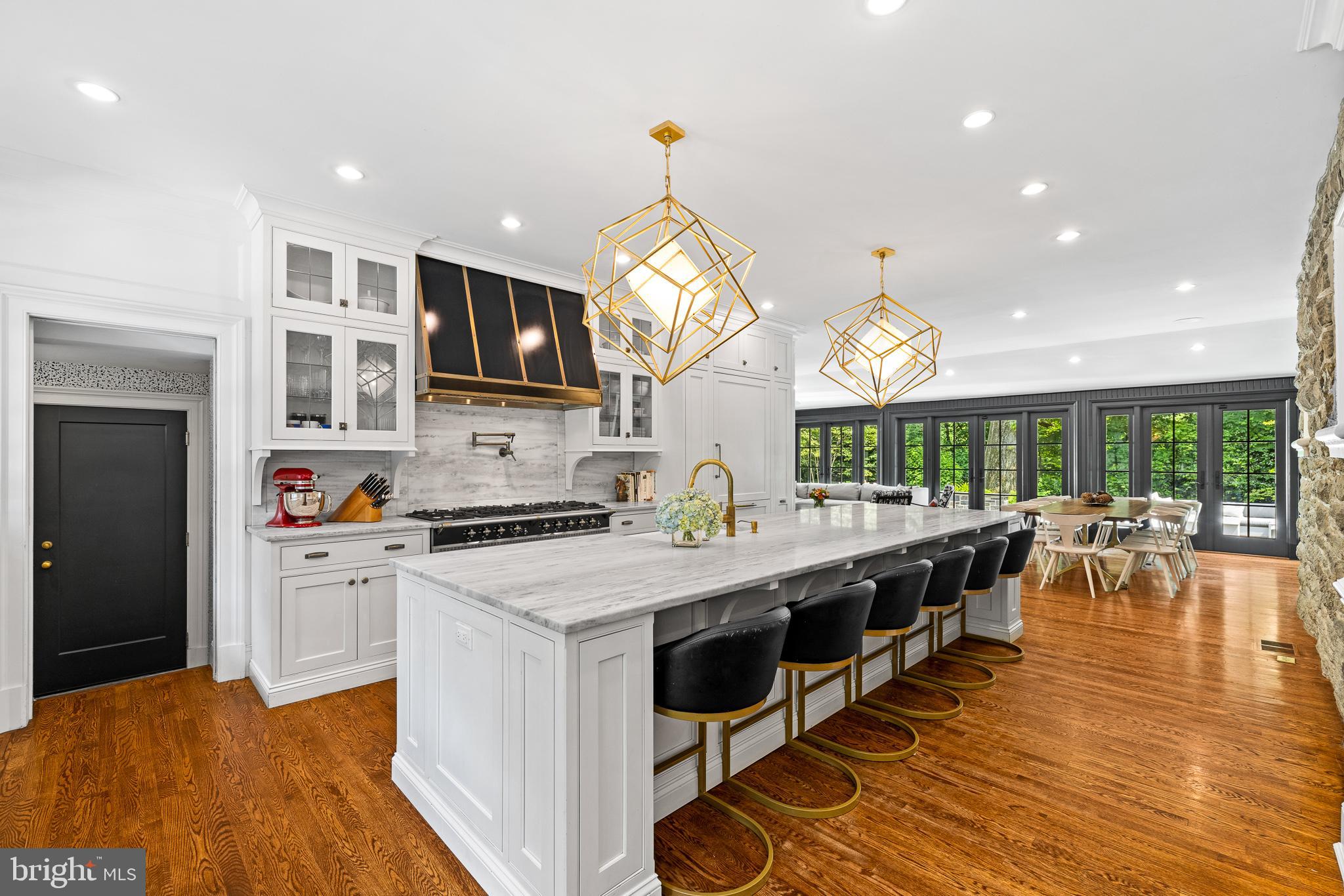 104 W Mermaid Lane