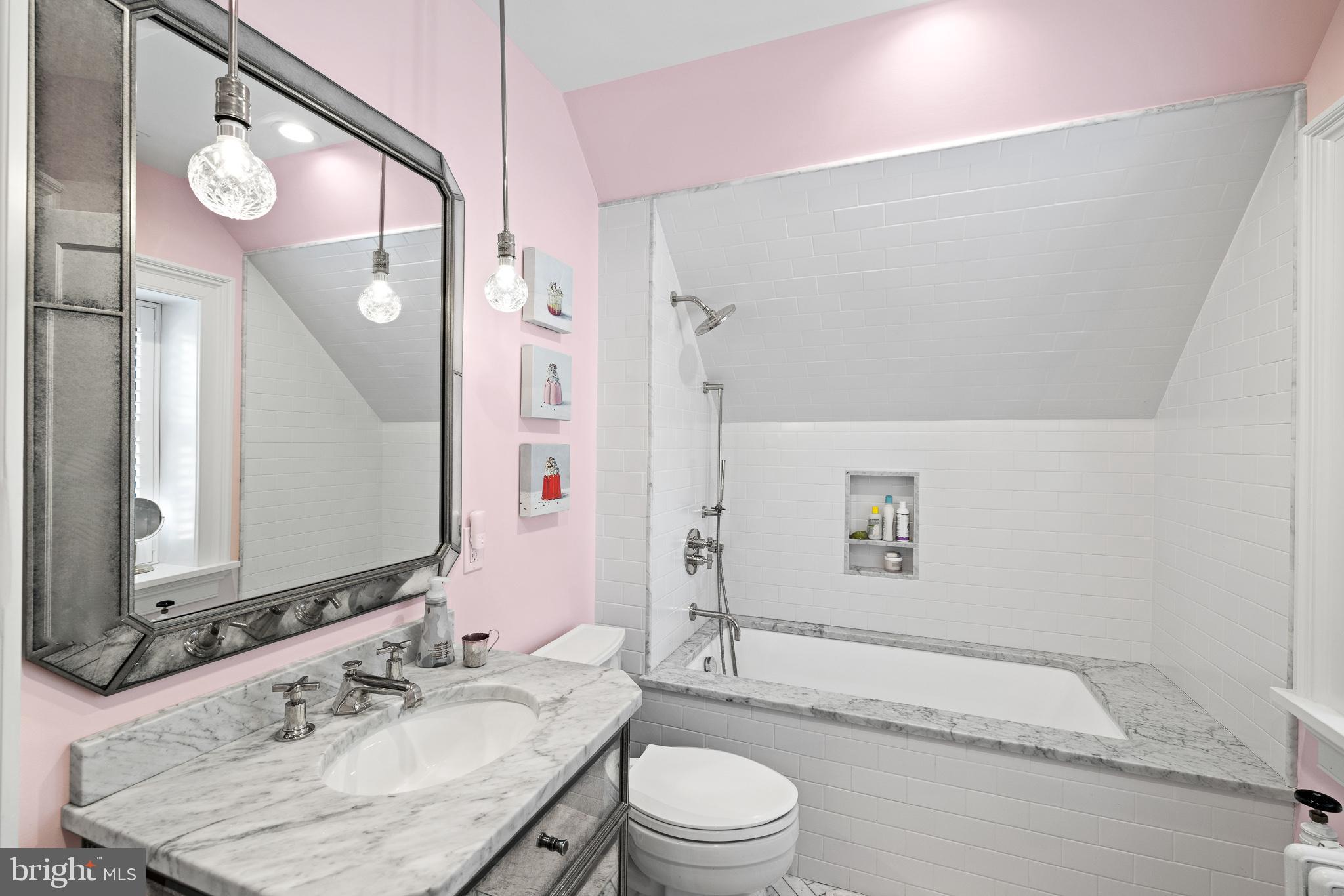 104 W Mermaid Lane
