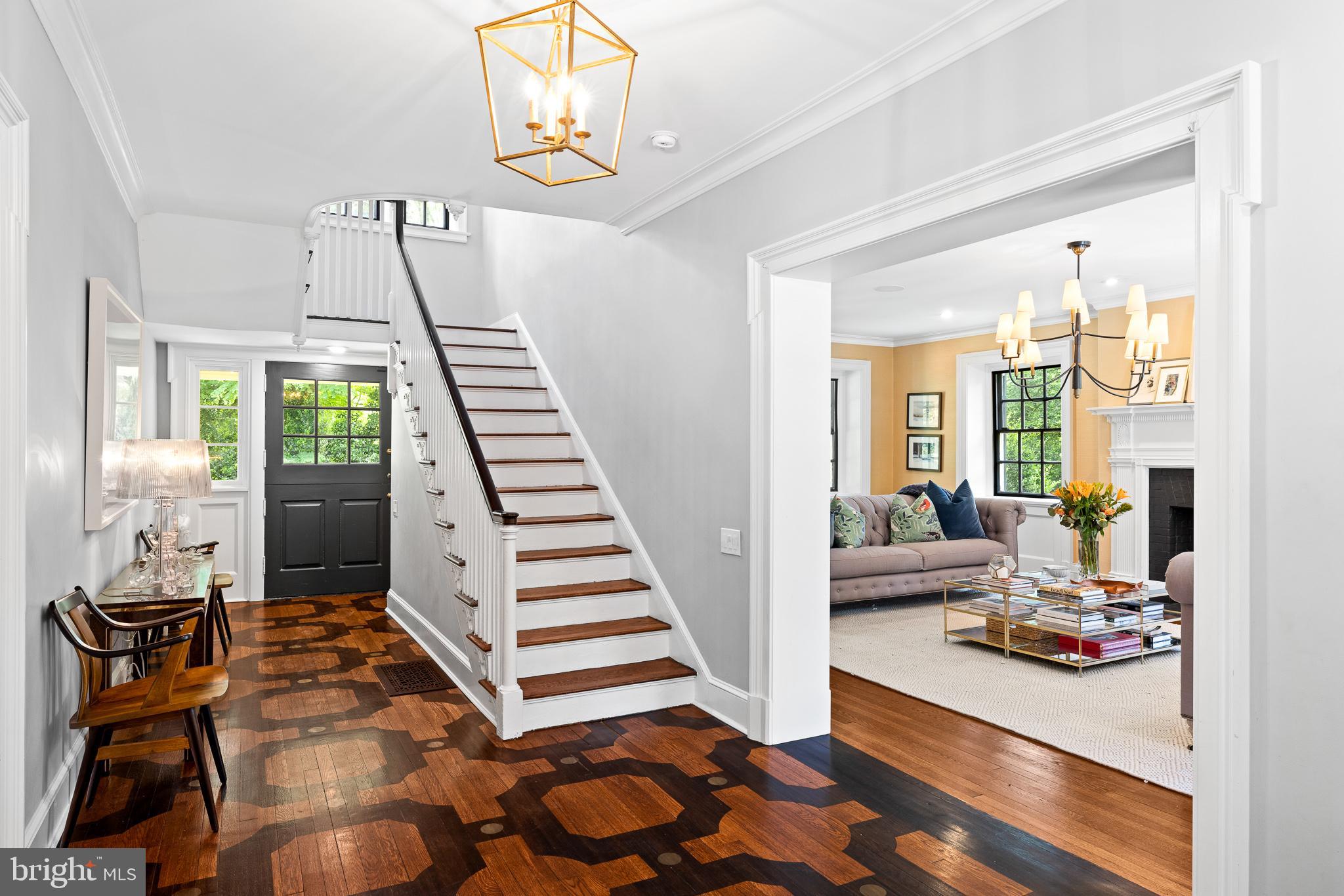 104 W Mermaid Lane