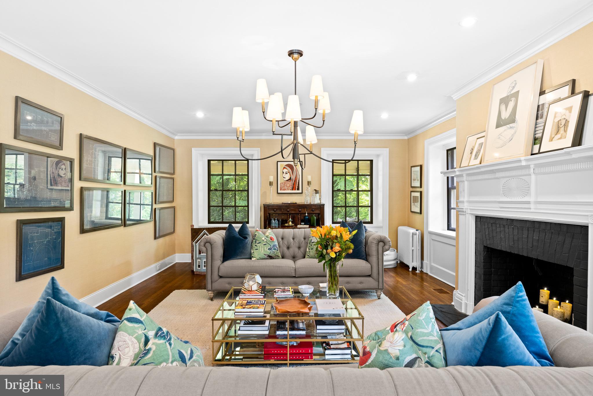 104 W Mermaid Lane
