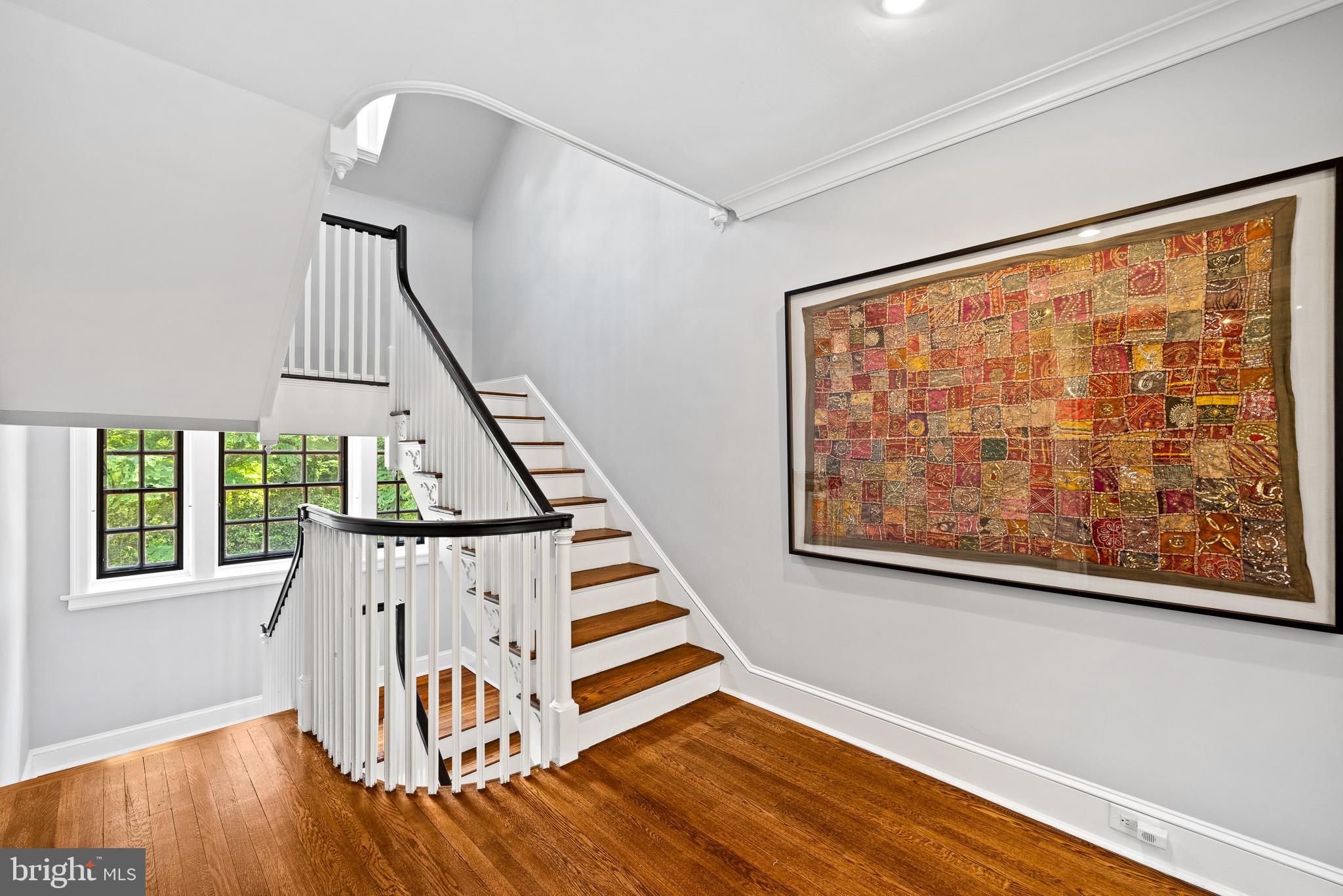 104 W Mermaid Lane