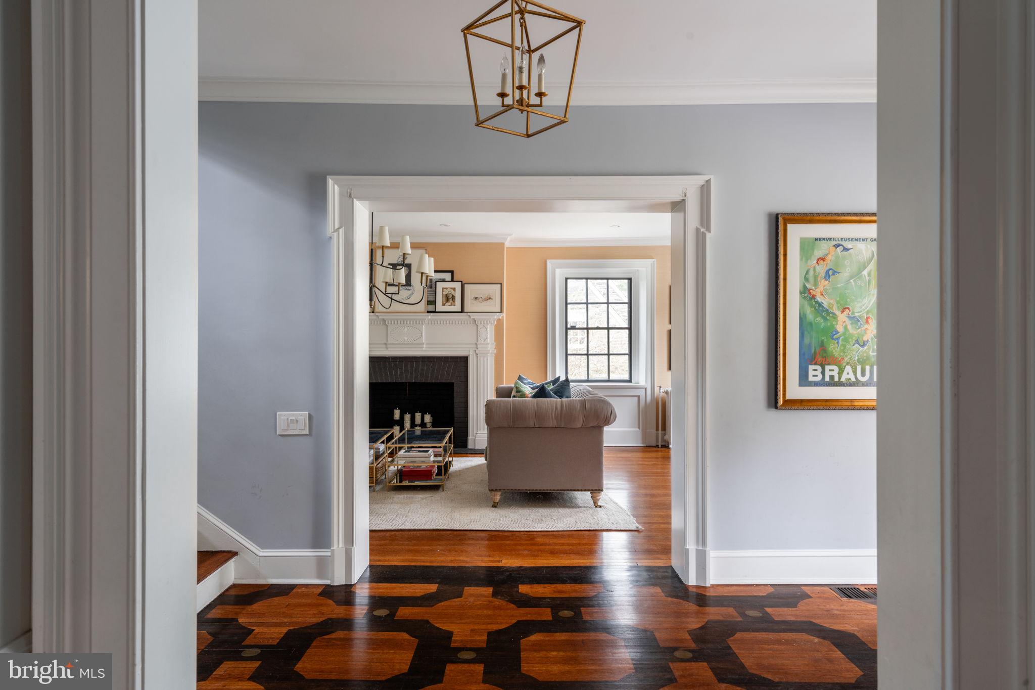 104 W Mermaid Lane