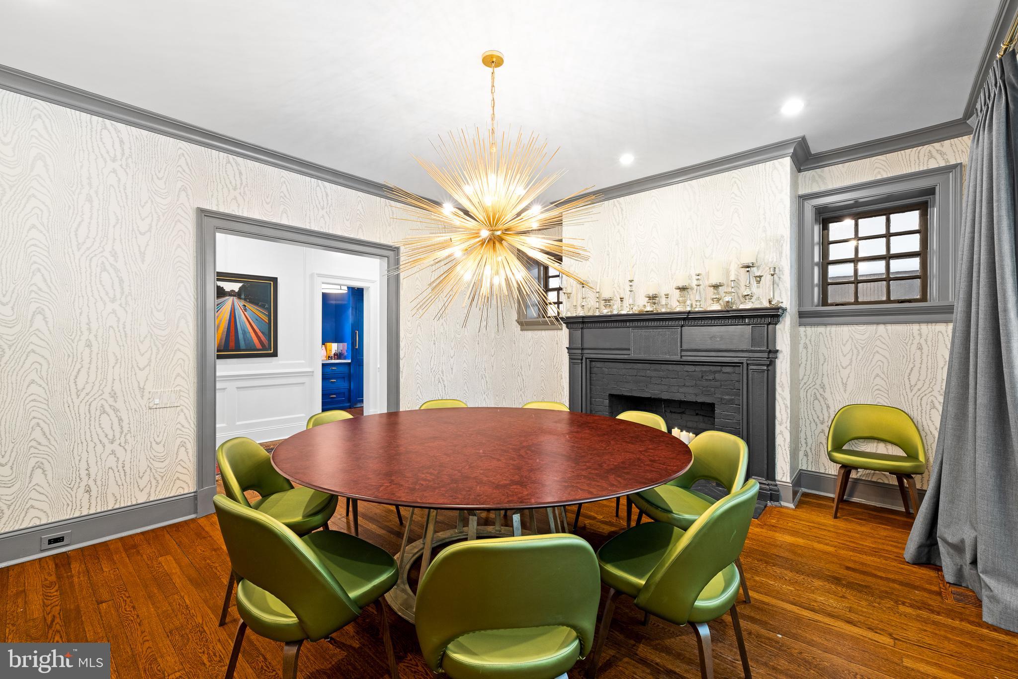 104 W Mermaid Lane