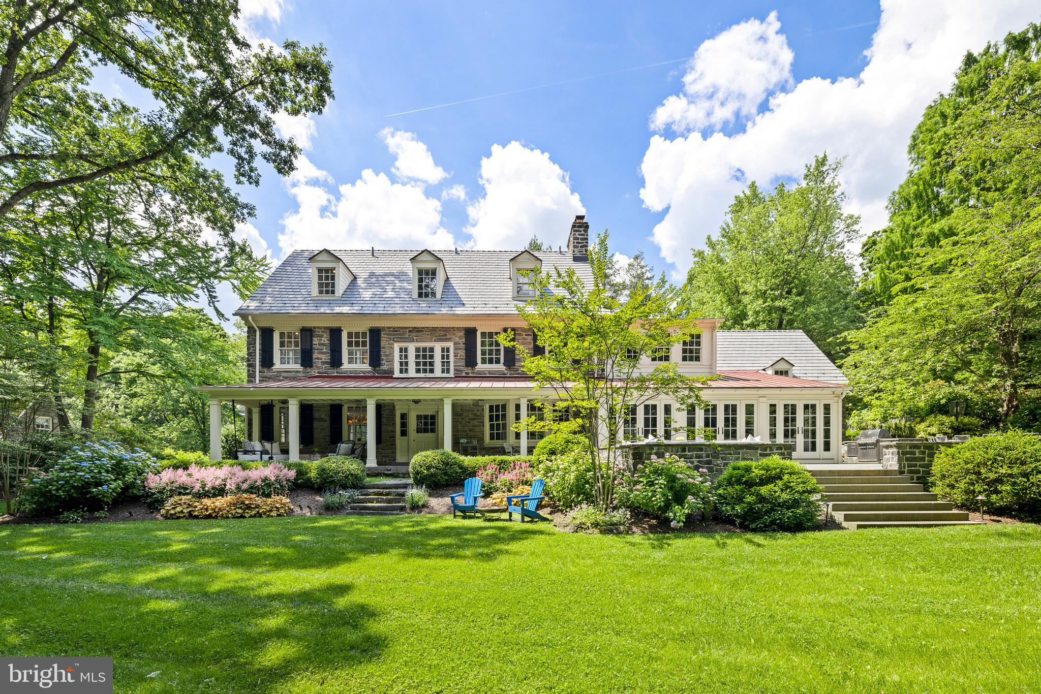 104 W Mermaid Lane