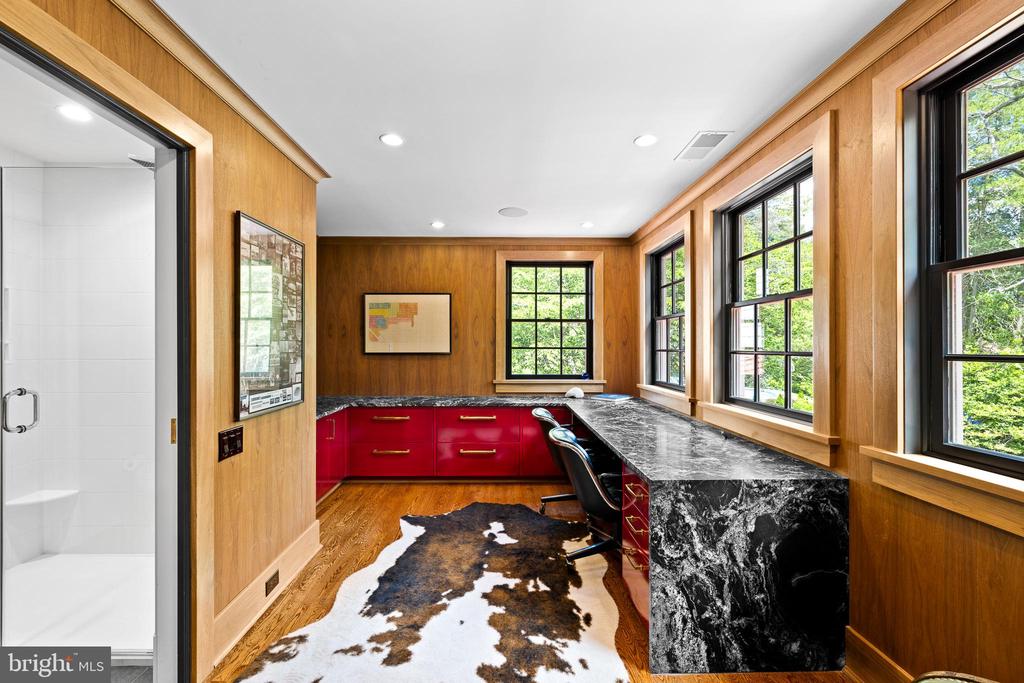 104 W Mermaid Lane