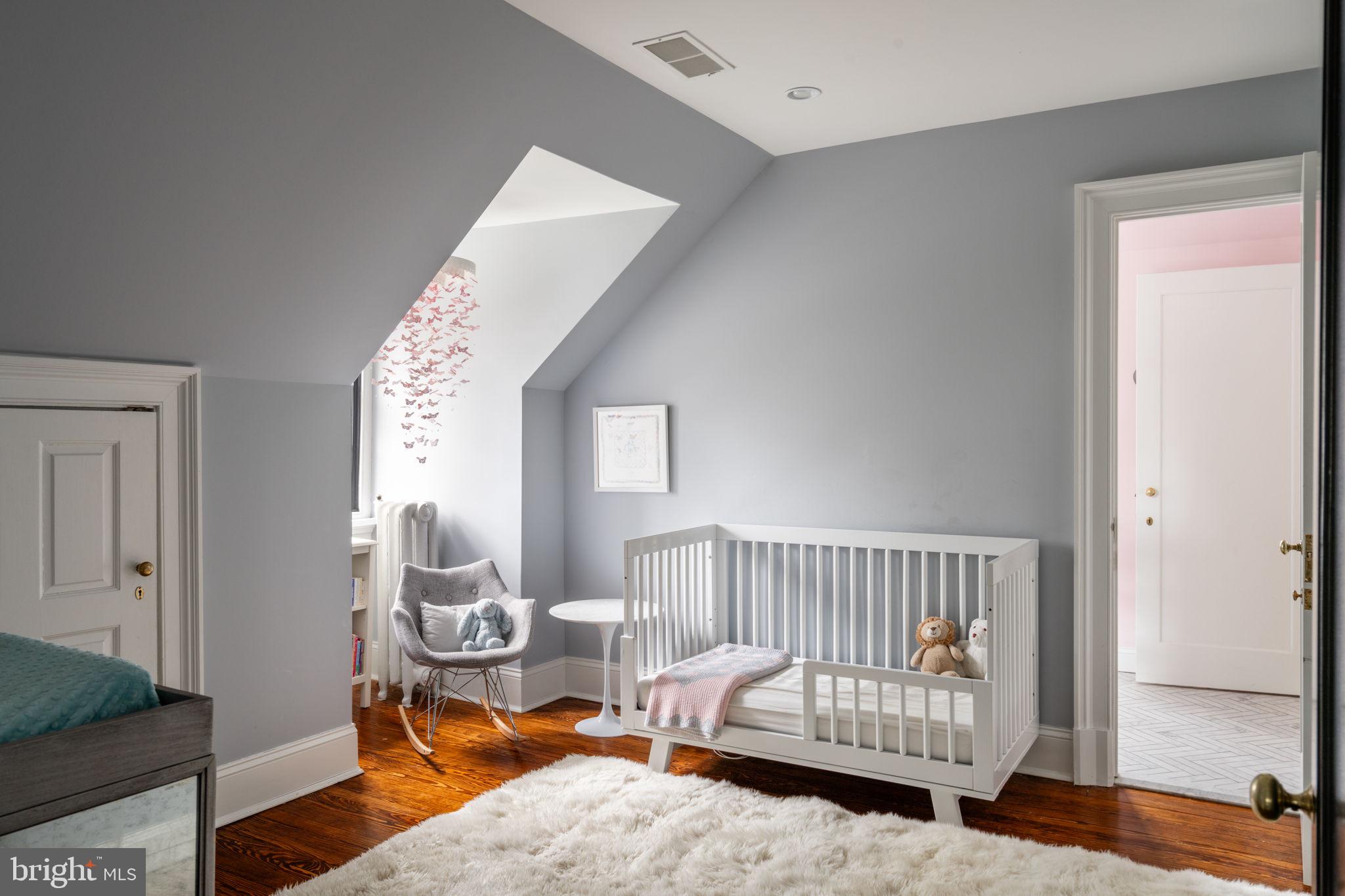 104 W Mermaid Lane