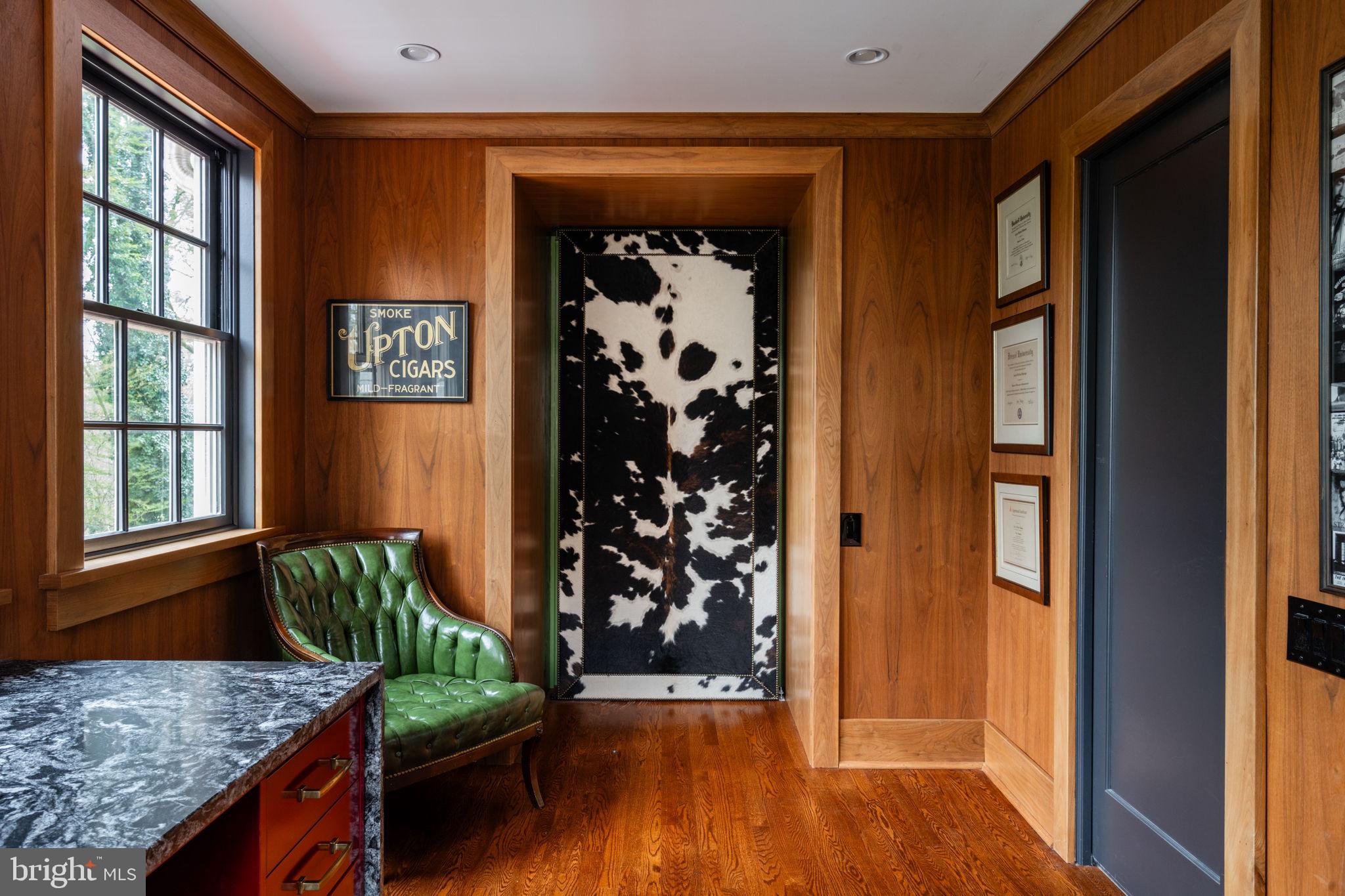 104 W Mermaid Lane