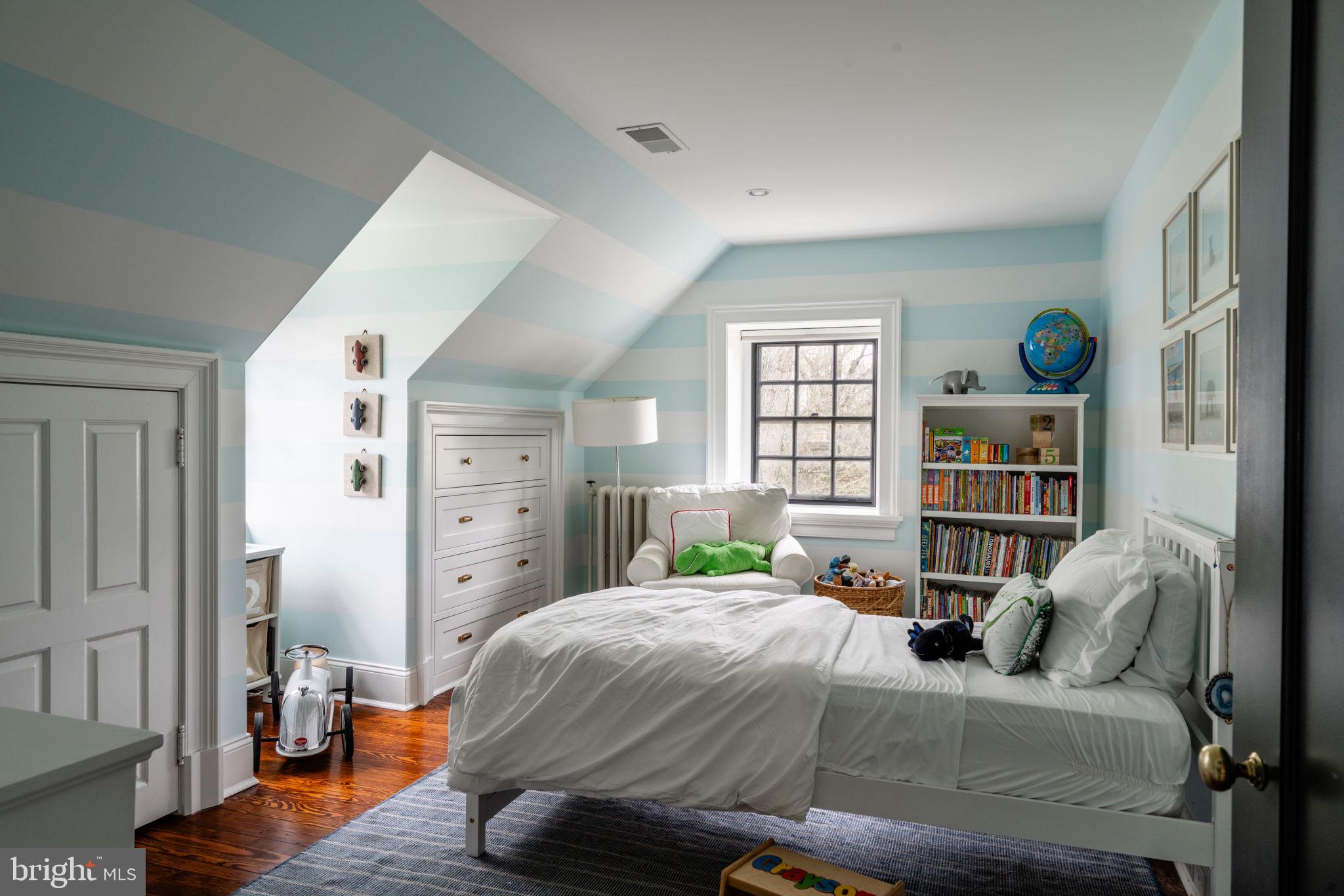 104 W Mermaid Lane