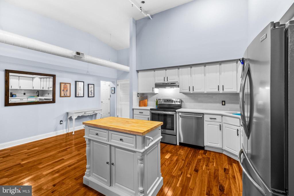 104 N 2ND ST #402