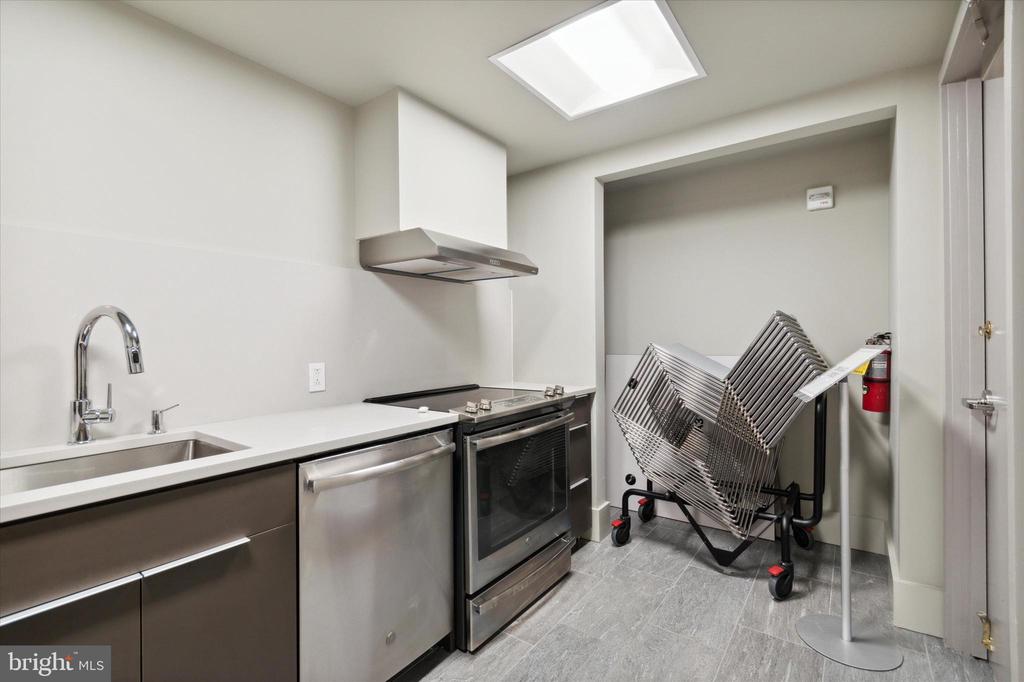 2018-32 WALNUT ST #23F