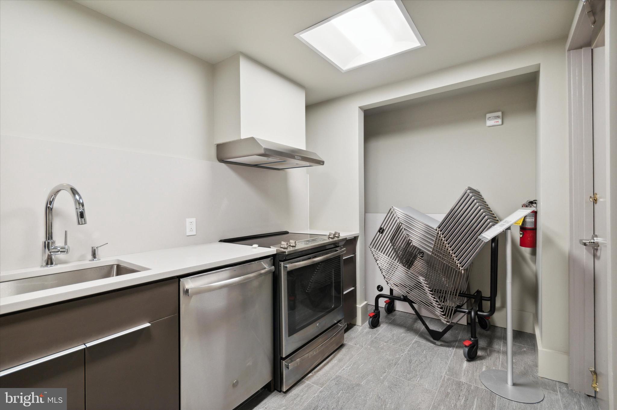 2018-32 WALNUT ST #23F