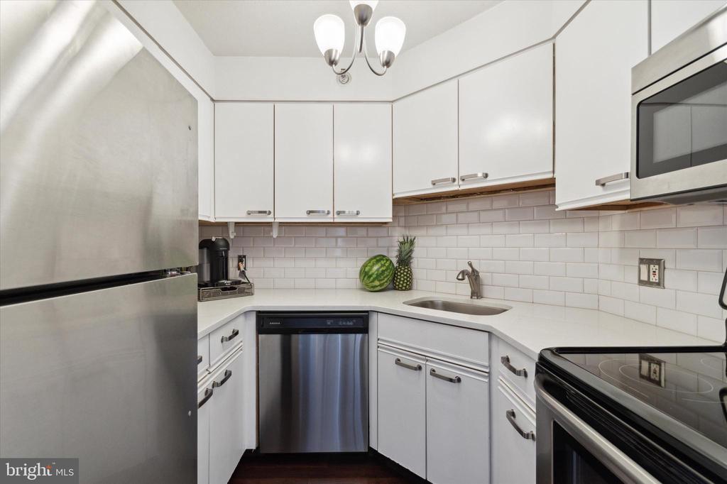 2018-32 WALNUT ST #23F