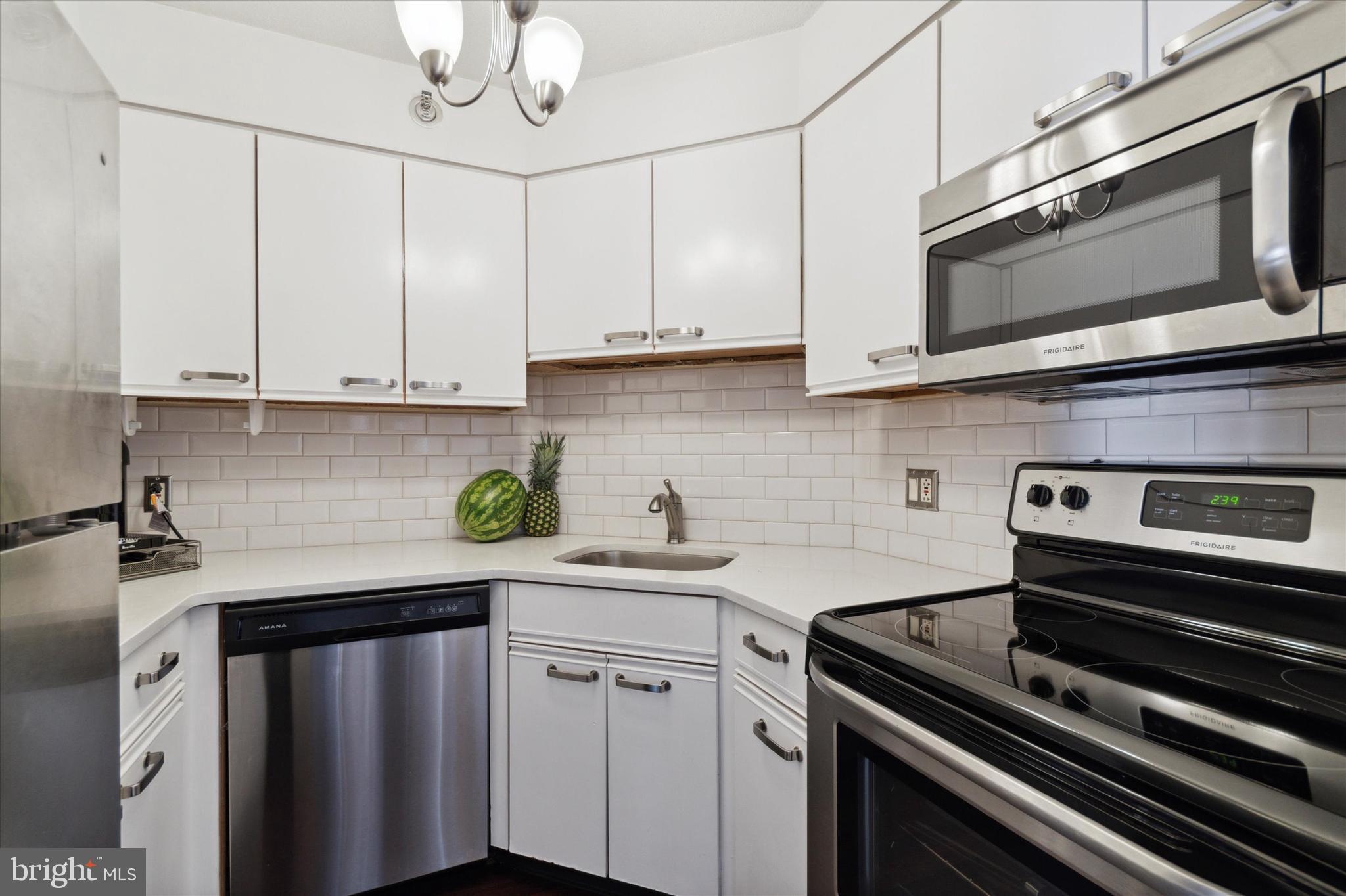 2018-32 WALNUT ST #23F