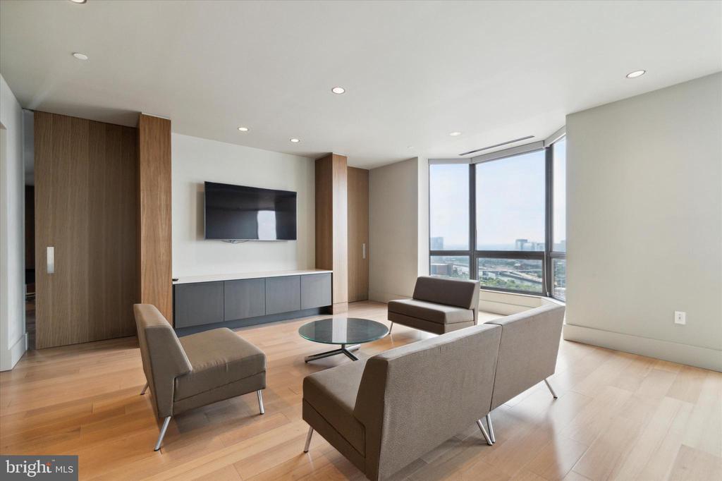 2018-32 WALNUT ST #23F