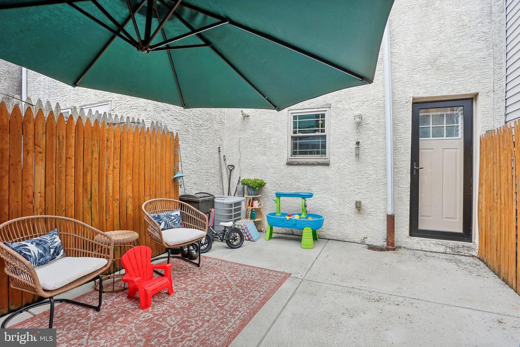 2124 Titan St