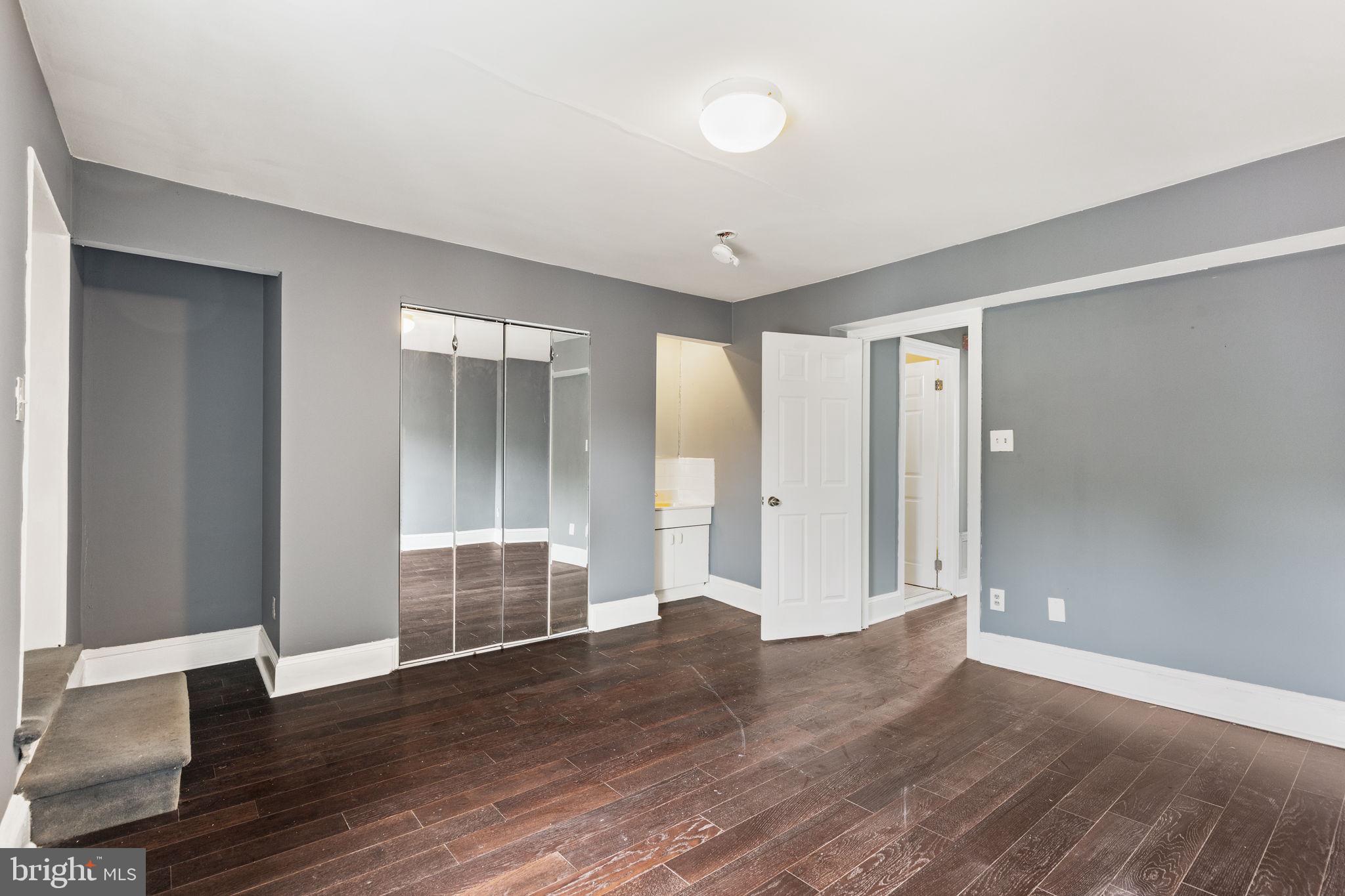 262 S 11th St
